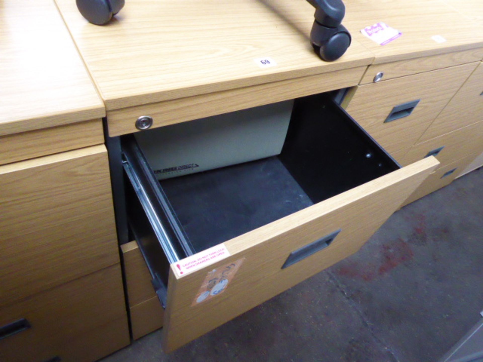 47cm oak effect 3 drawer filing cabinet - Image 2 of 2
