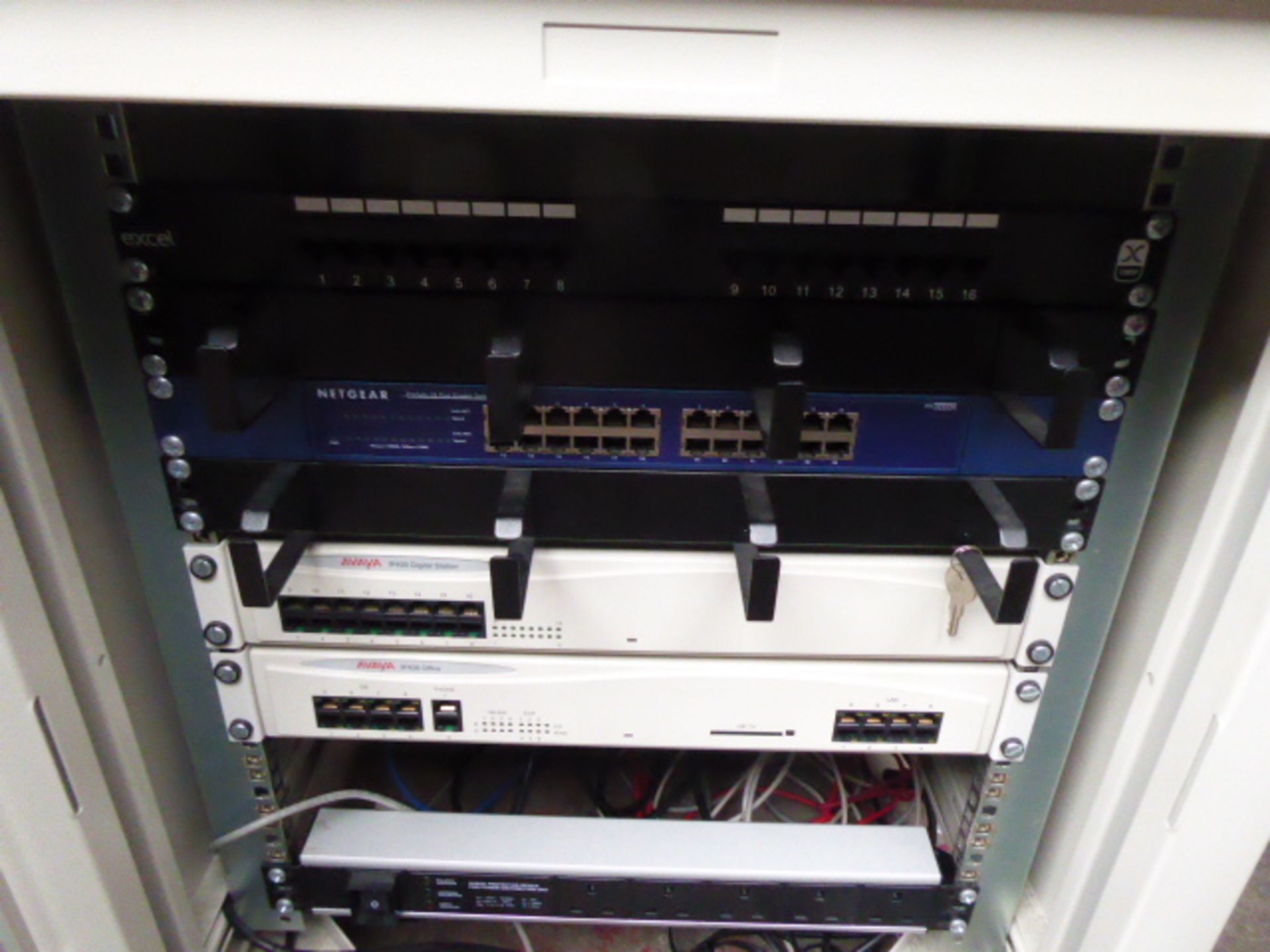 Small server cabinet with contents to inc. Netgear giga switch, 2 Avaya IP400 digital stations and a - Image 4 of 4