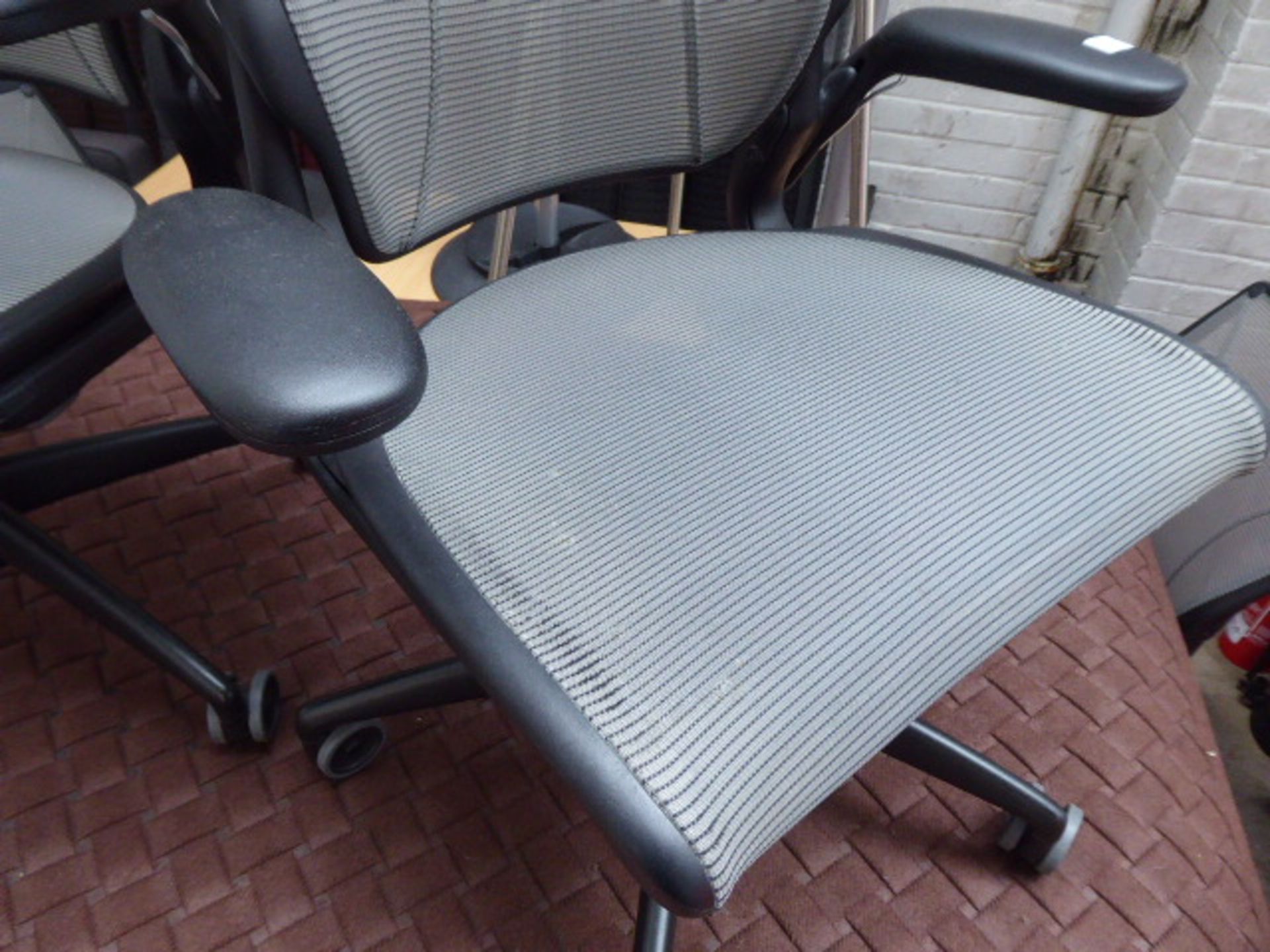 2 Humanscale black frame and grey mesh seat pad and back support swivel office armchairs - Image 2 of 3