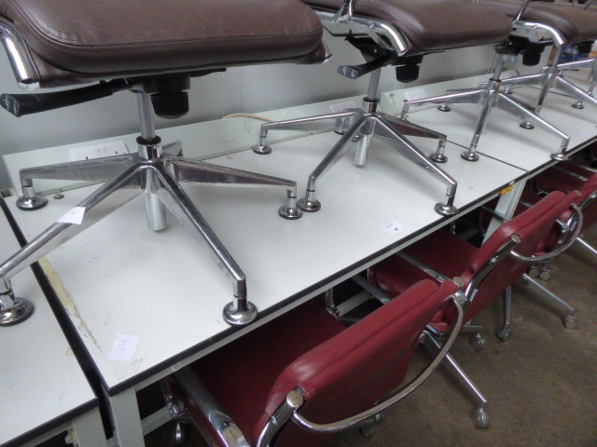 150 cm high level grey metal leg and white work top work station with electronic socket up stand