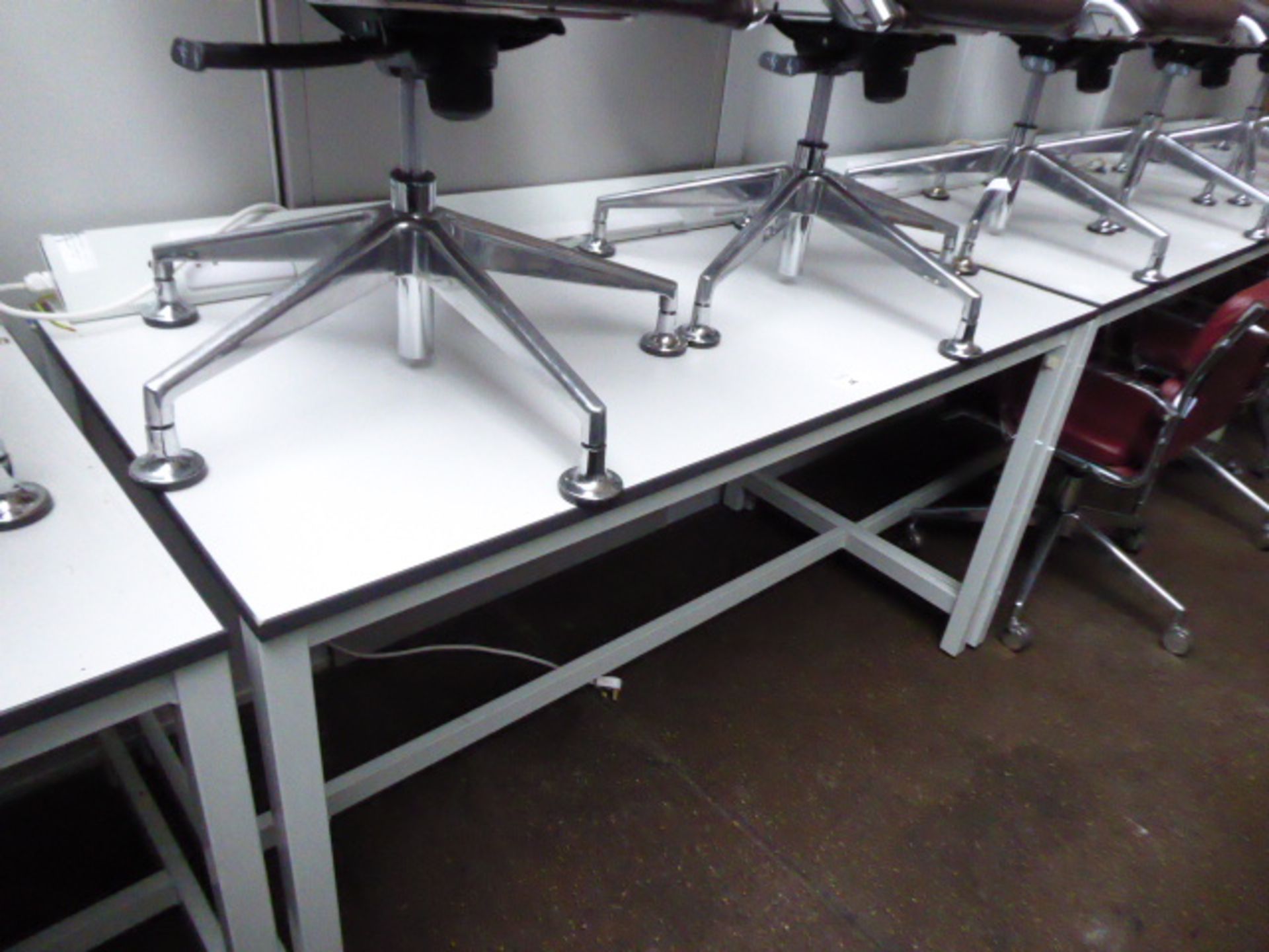 150 cm high level grey metal leg and white work top work station with electronic socket up stand