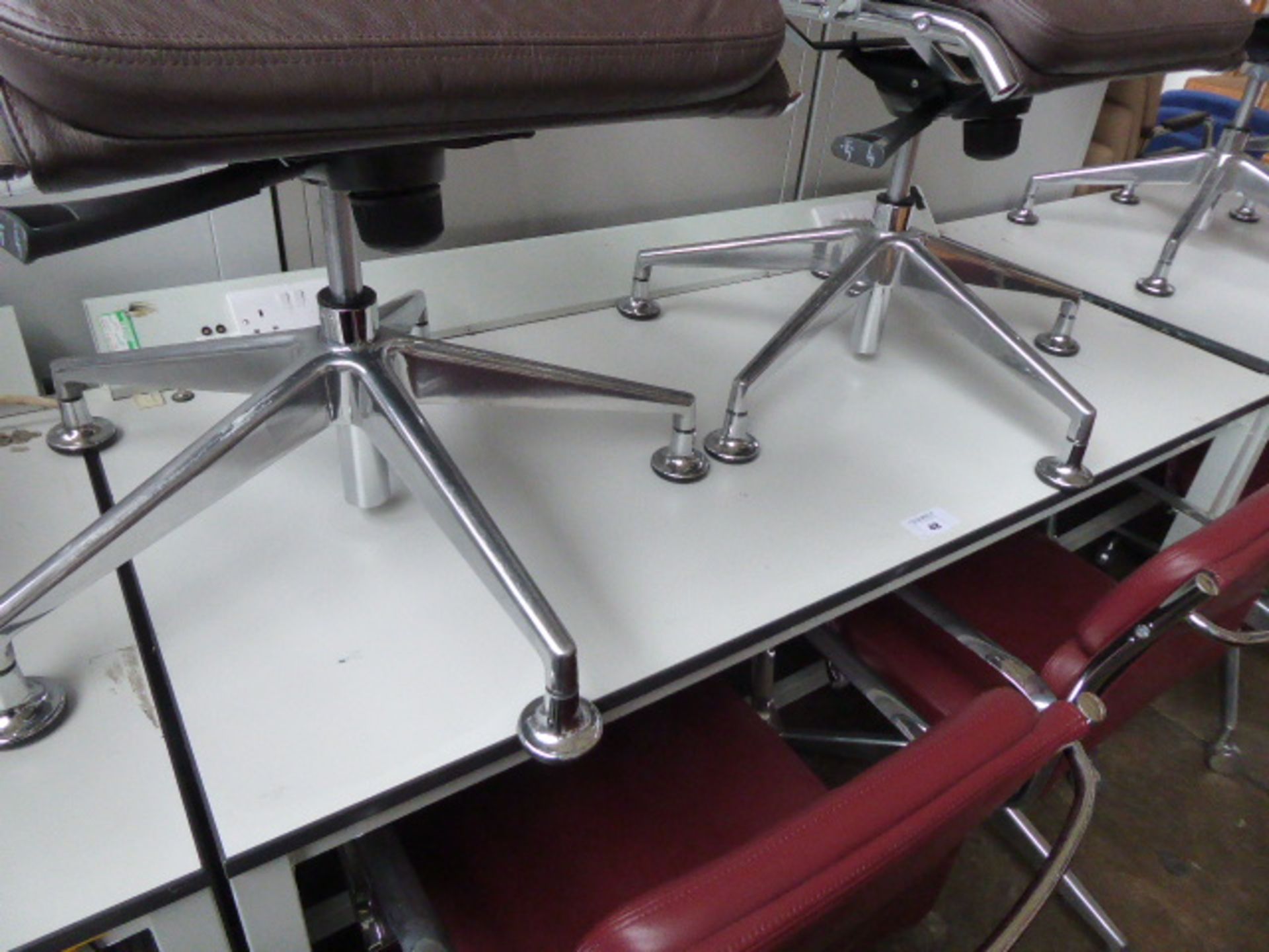150 cm high level grey metal leg and white work top work station with electronic socket up stand