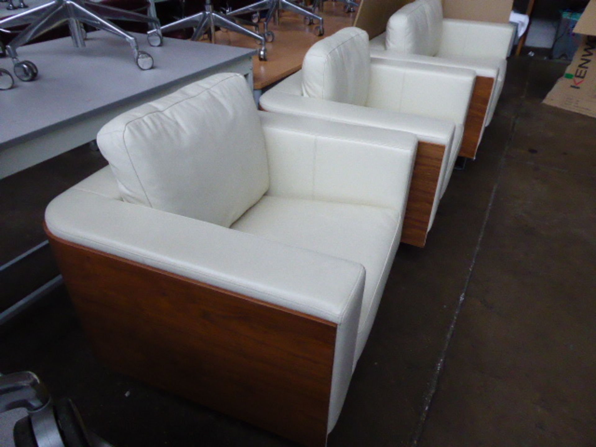 Suite of reception furniture comprising of a 160 cm 2 seater settee and 2 x 95 cm swivel armchairs - Image 4 of 5