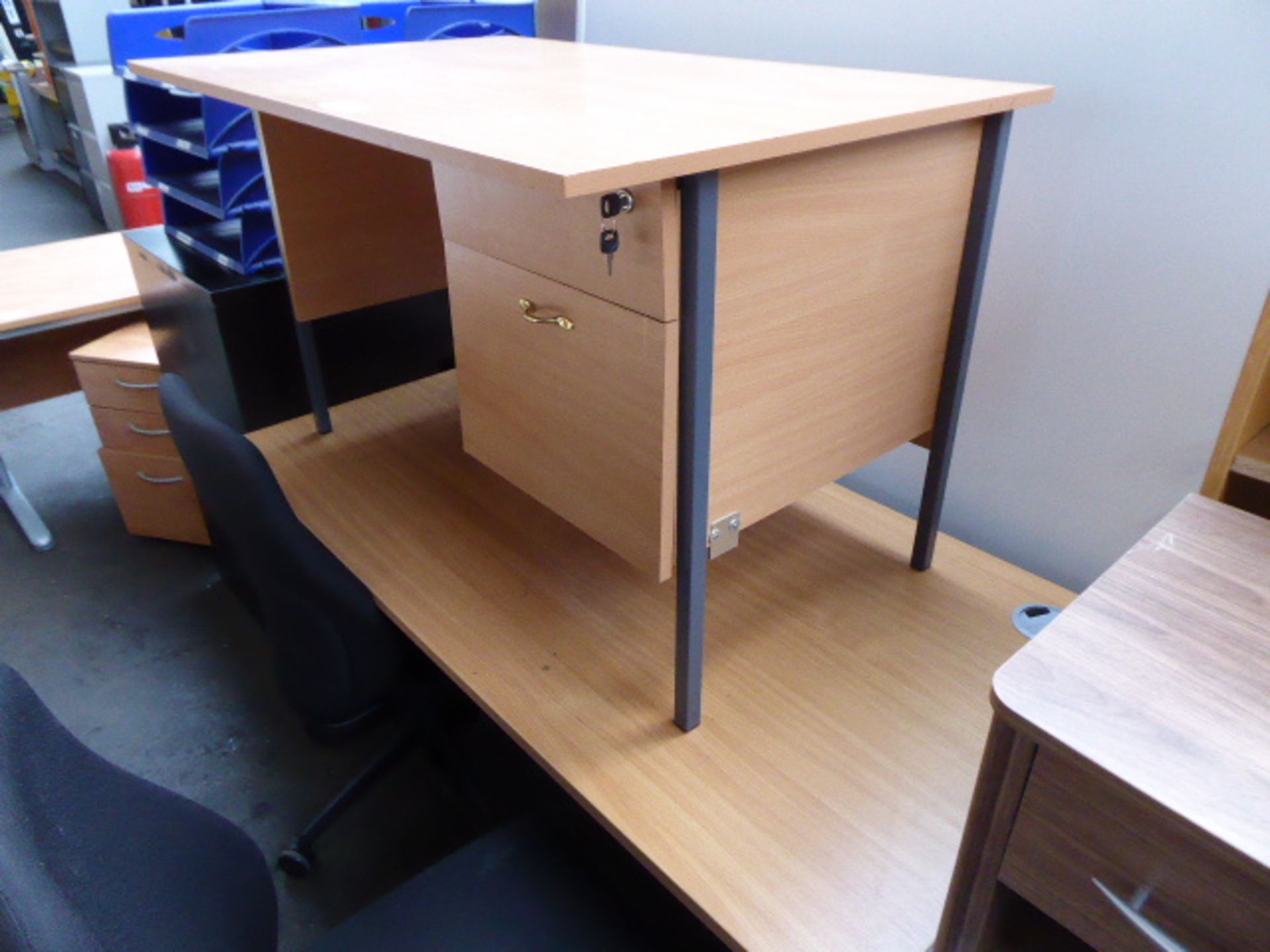 (66) 2 oak effect desks