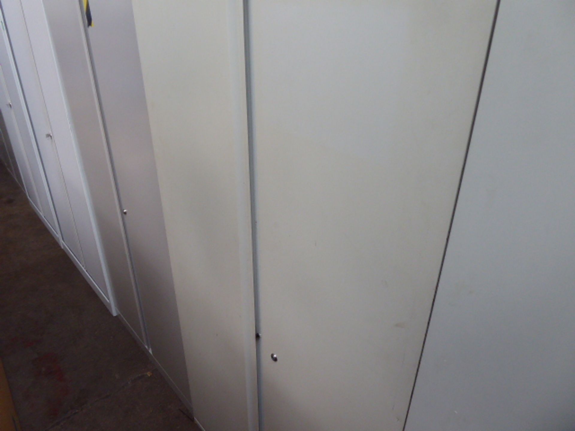 95cm Triumph grey double door stationery cabinet - Image 2 of 3