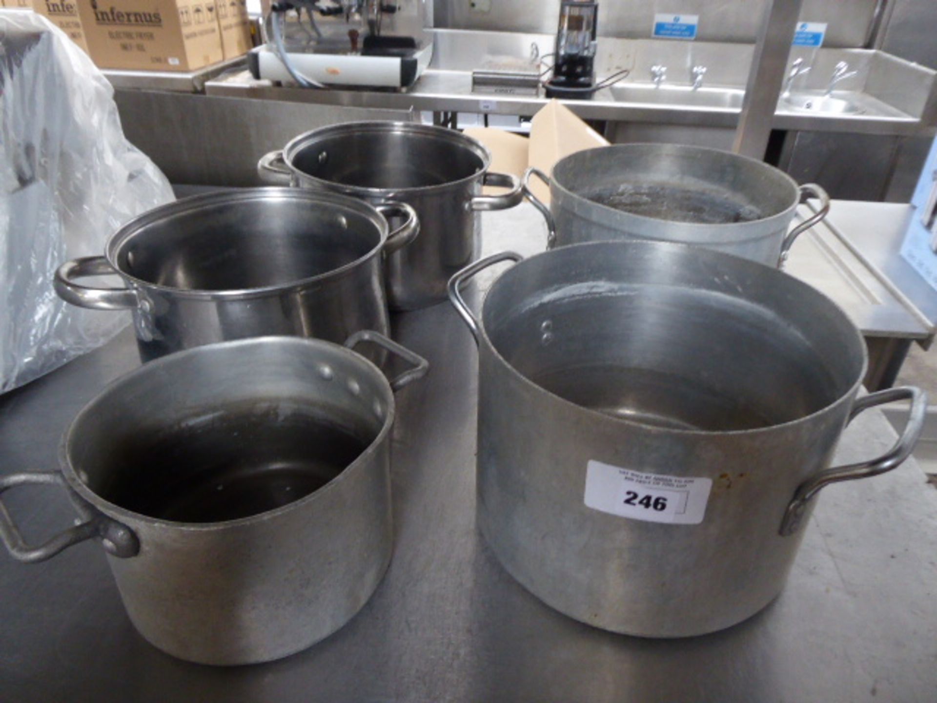 5 assorted cooking pots