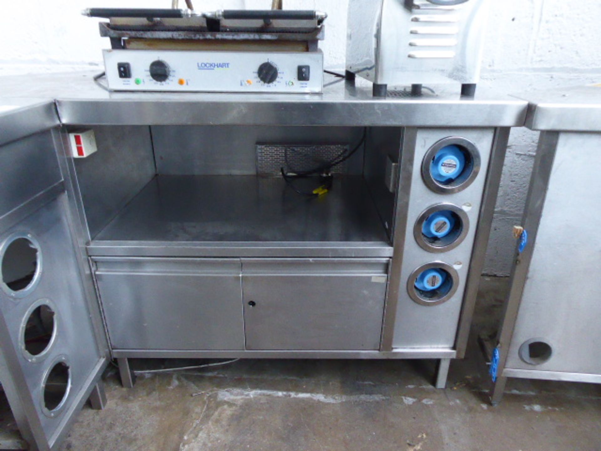 Stainless steel custome built L-shape preparation counter - Image 2 of 3