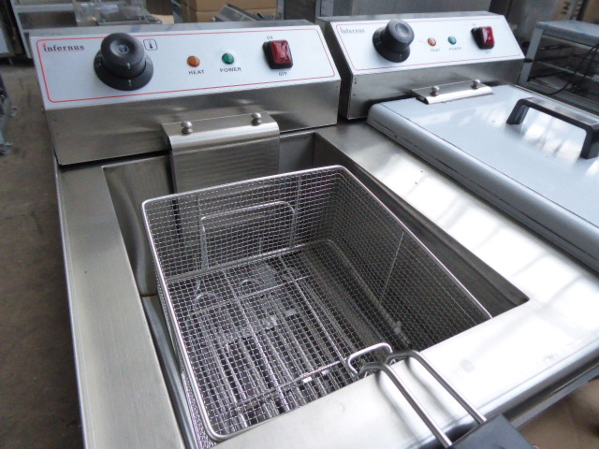 (TN19) 70cm electric Infernus INEF-162V bench top twin well fryer with 2 baskets - Image 2 of 2