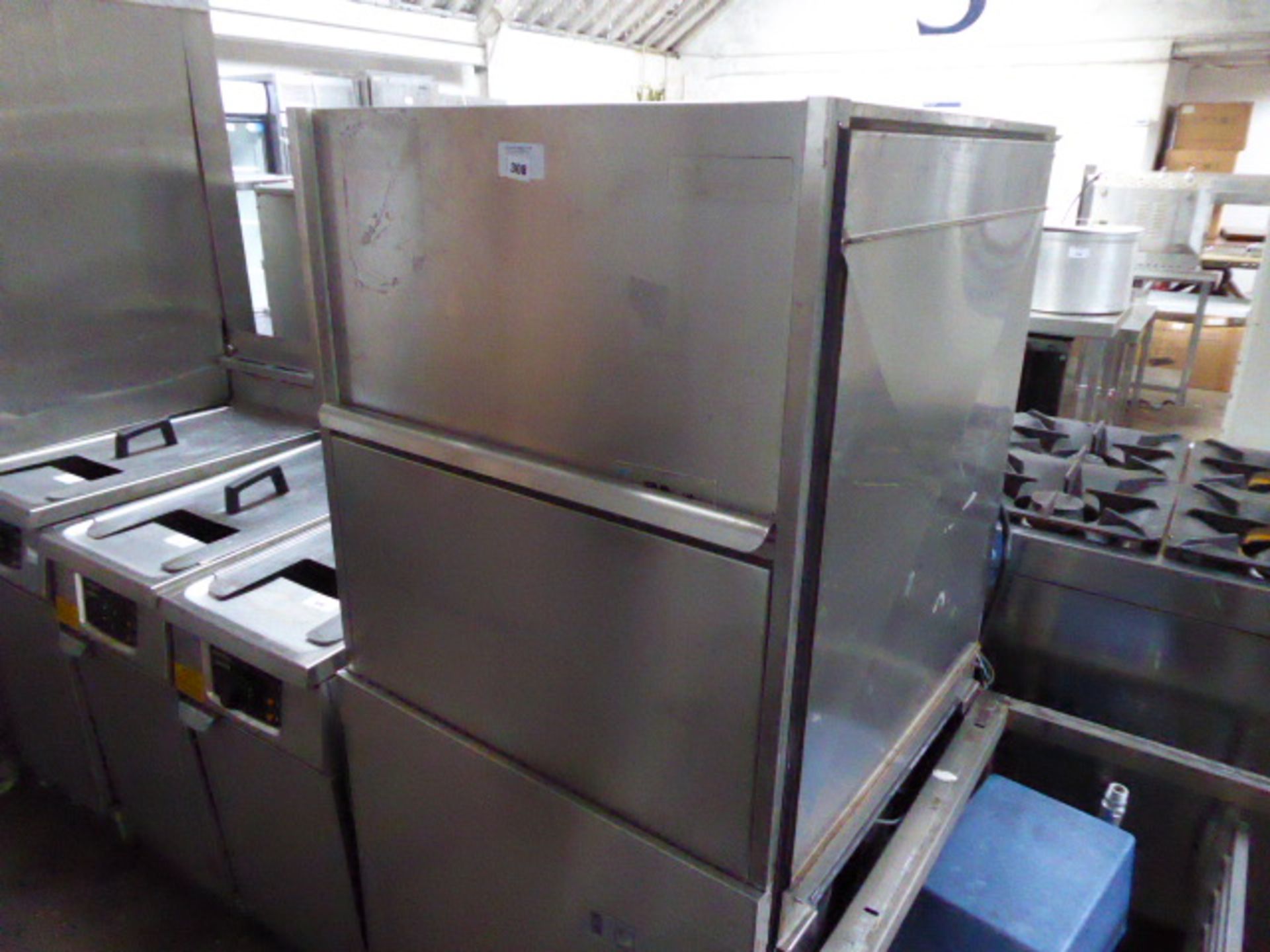 72cm Winterhalter drop front dishwasher