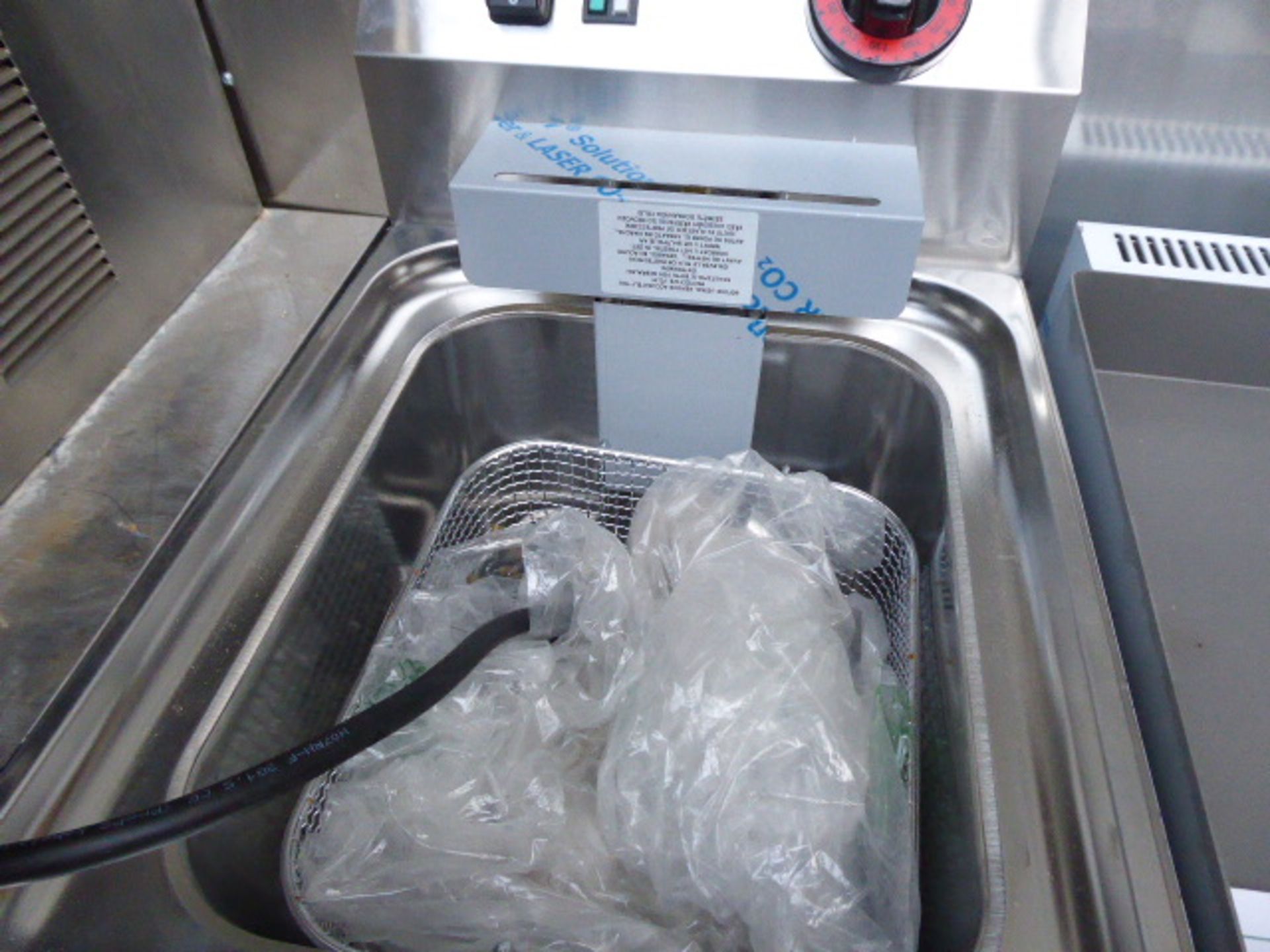 (TN20) 35cm electric RM Gastro bench top single tank fryer with 1 basket - Image 3 of 3