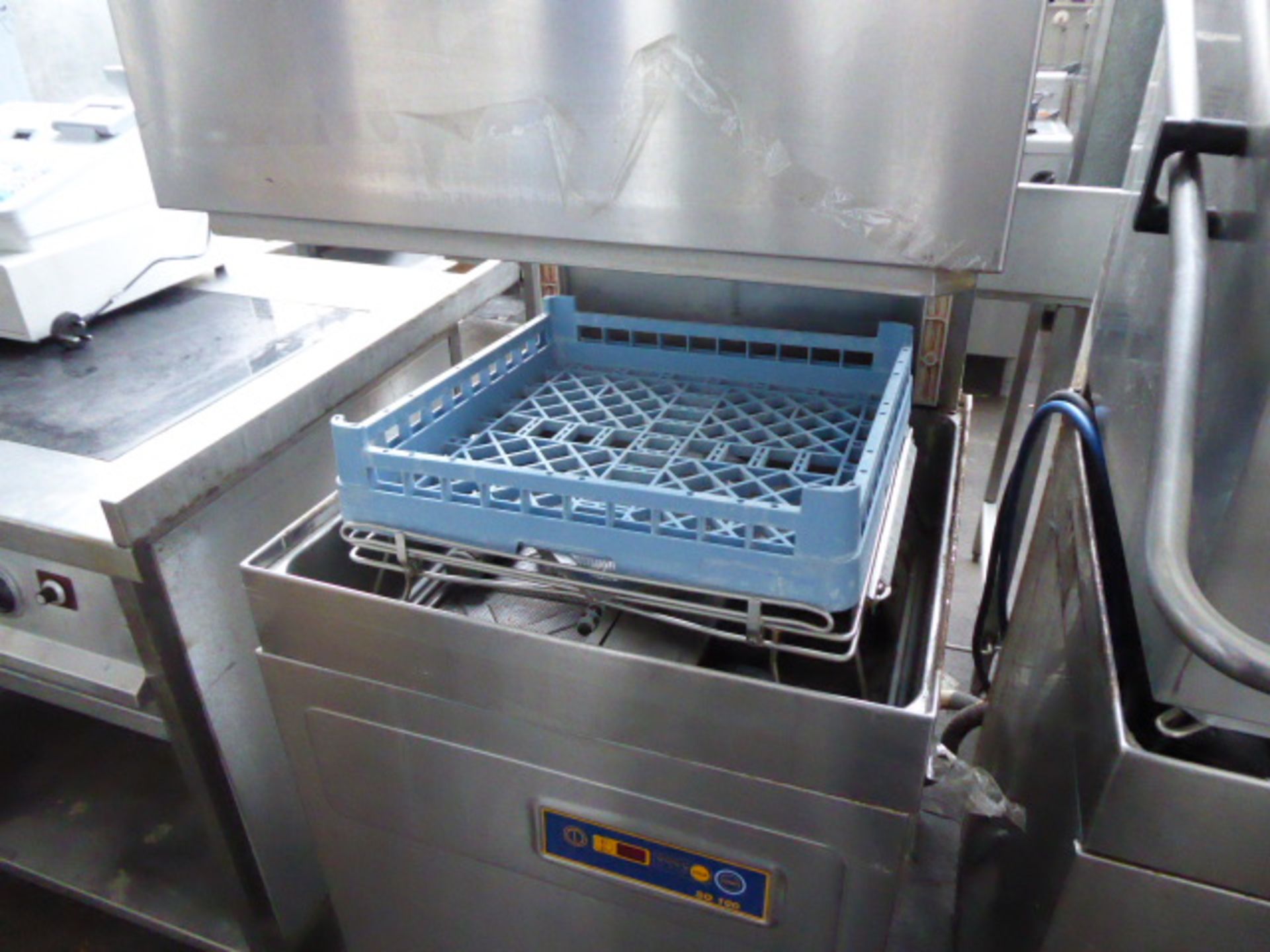 60cm Hoonved model SO100 lift top pass through dishwasher - Image 2 of 3