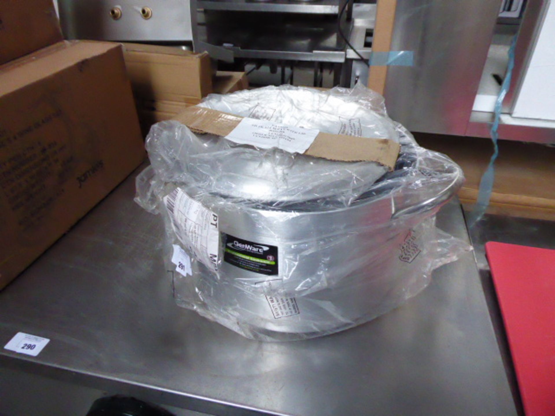 Large aluminium cooking pot with 2 handles and lid