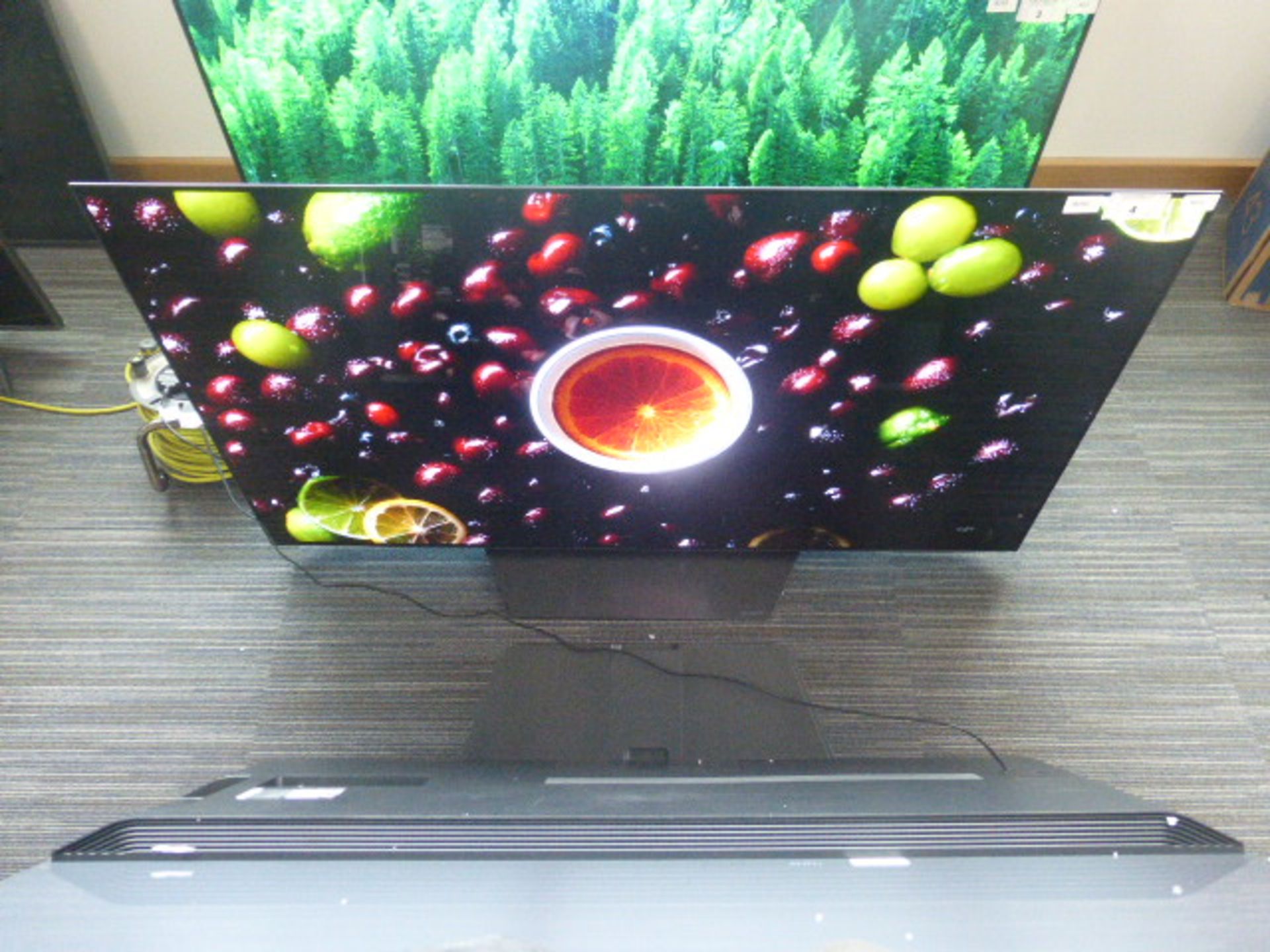 R24 - 55'' LG OLED 4K UHD TV model: OLED55B9PLA to include box number B102