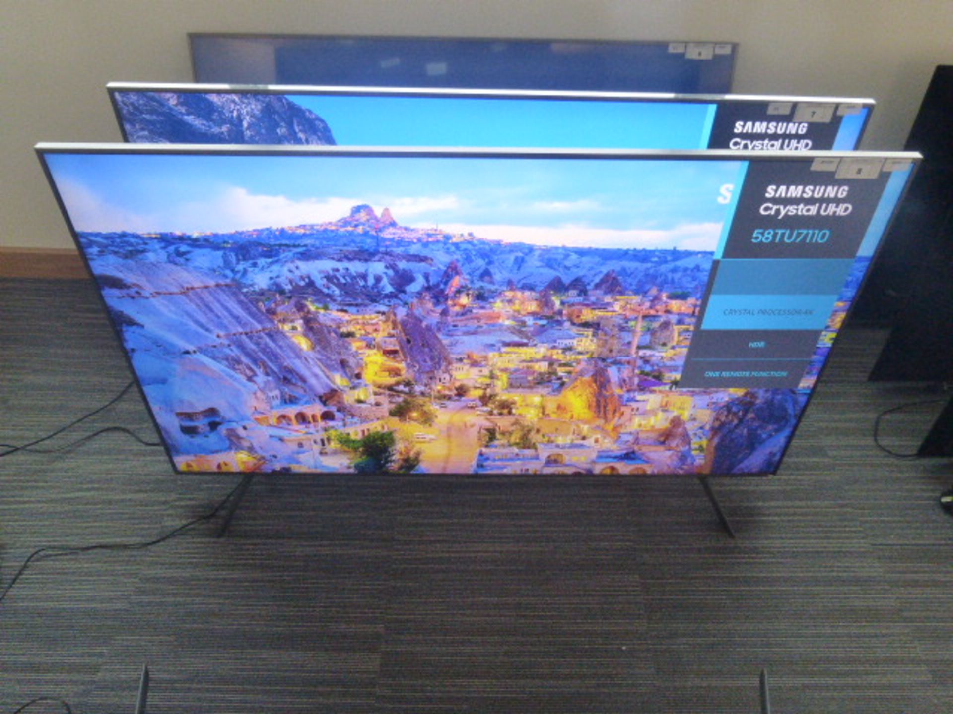 R54 - 58'' Samsung UHD 4K TV model: 58TU7110K to include box no. B130