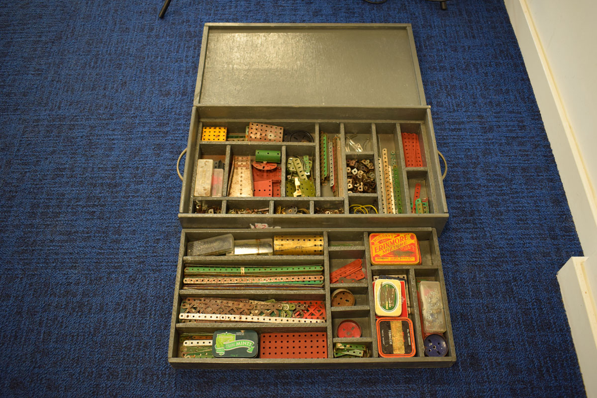 An extensive collection of Meccano including motors, wheels, gears, flat sections, - Image 24 of 40