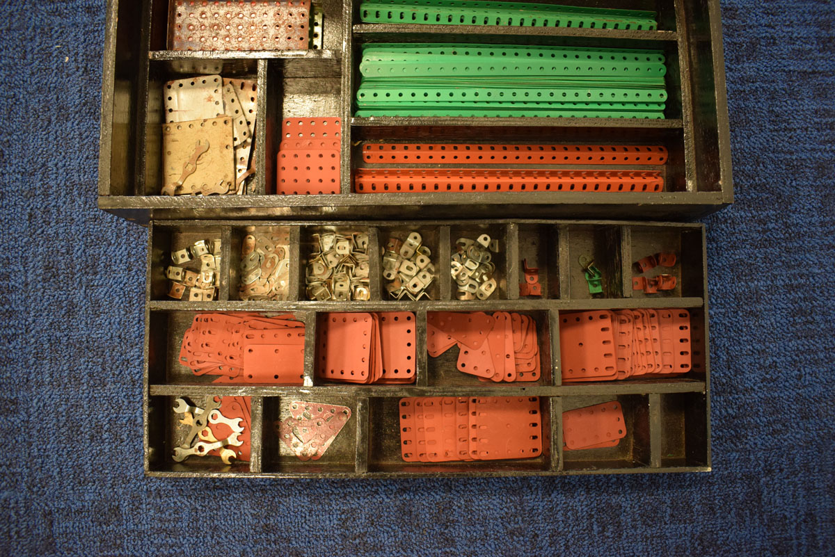 An extensive collection of Meccano including motors, wheels, gears, flat sections, - Image 11 of 40