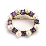 A 9ct yellow gold wreath brooch set eight cultured pearls and amethyst, w. 2.4 cm, 3.