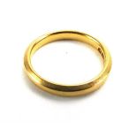 A 22ct yellow gold wedding band, London 1942, band w. 2 mm, ring size J, 3.