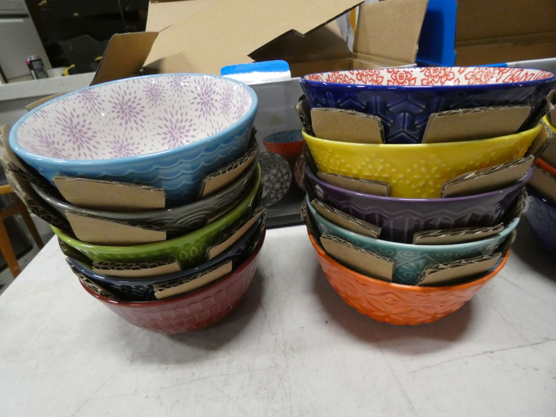 Mikasa double handed soup bowl set plus 3 boxes of stoneware bowls - Image 4 of 7