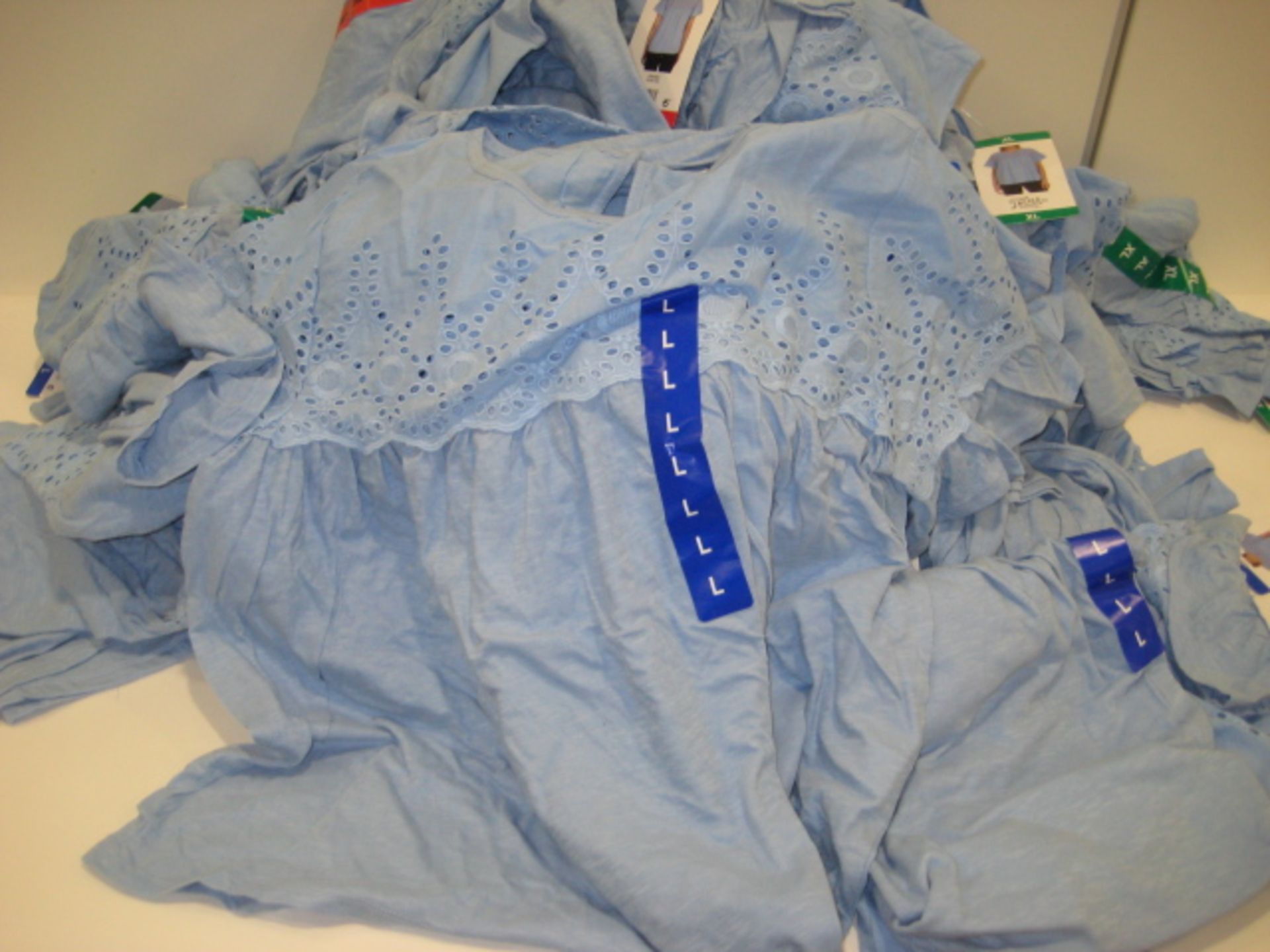 Bag containing 40 Jachs of New York ladies tops in light blue, sizes ranging from M - XL