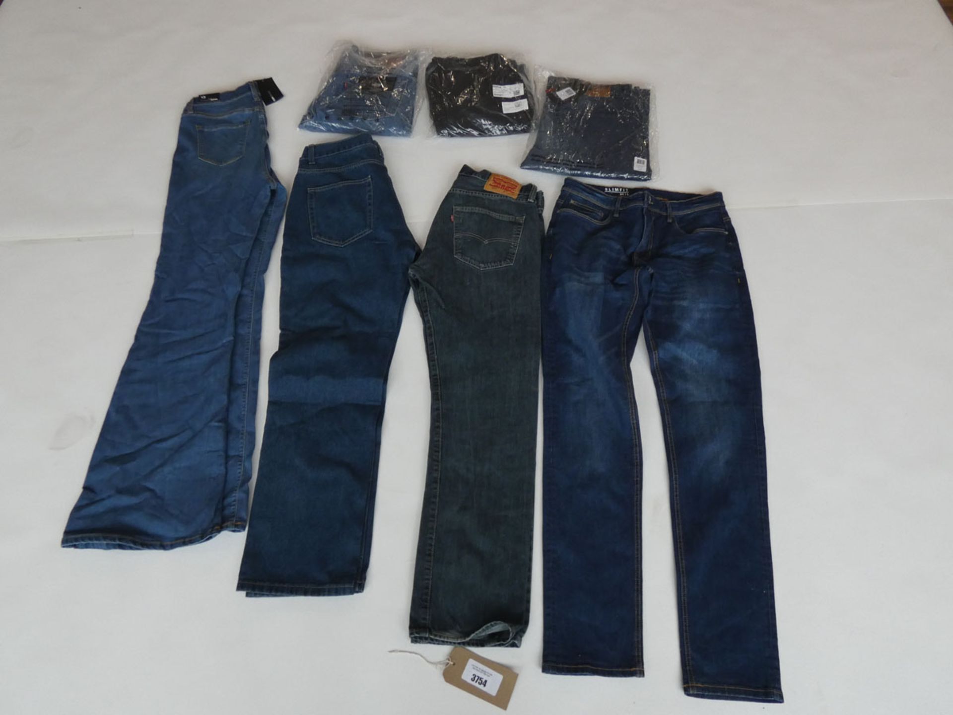 Large selection of denim wear to include Fashion Nova, Levis, etc in various sizes