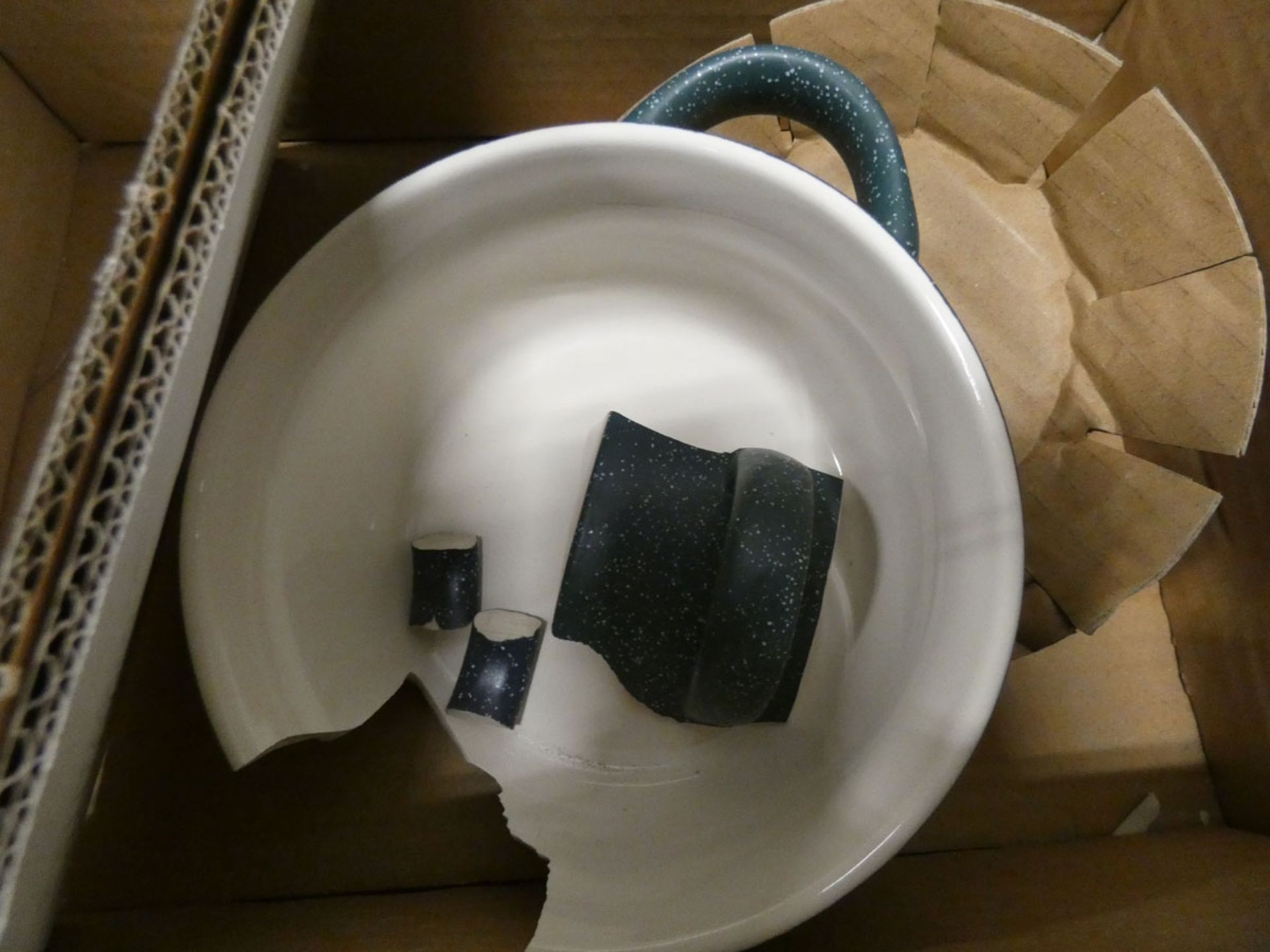 Mikasa double handed soup bowl set plus 3 boxes of stoneware bowls - Image 3 of 7