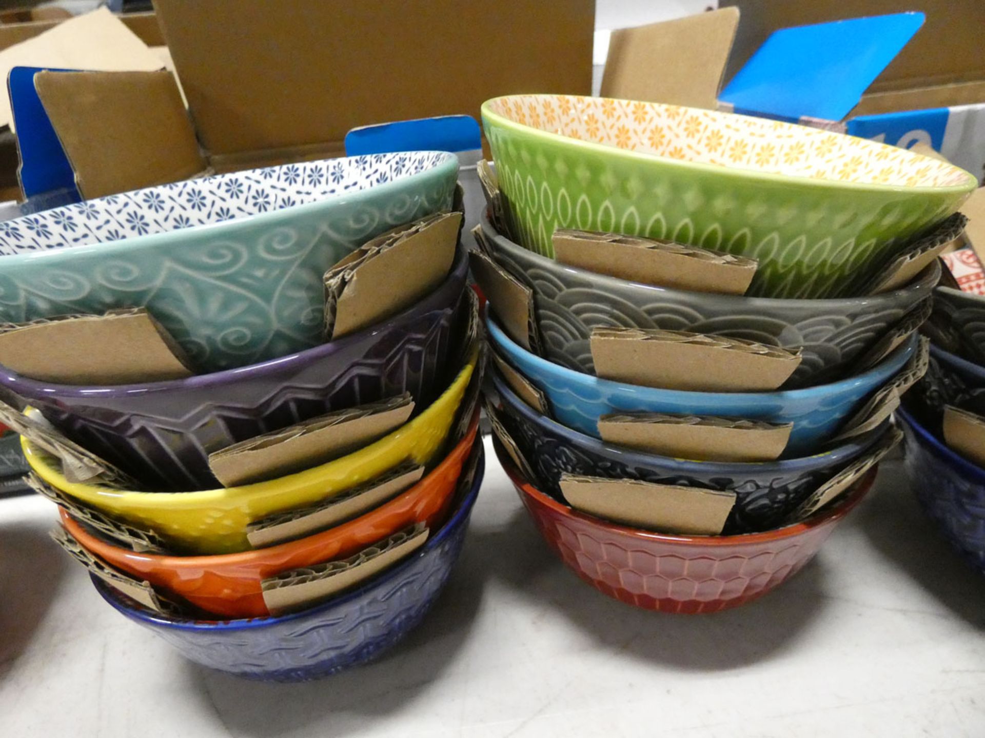 Mikasa double handed soup bowl set plus 3 boxes of stoneware bowls - Image 5 of 7