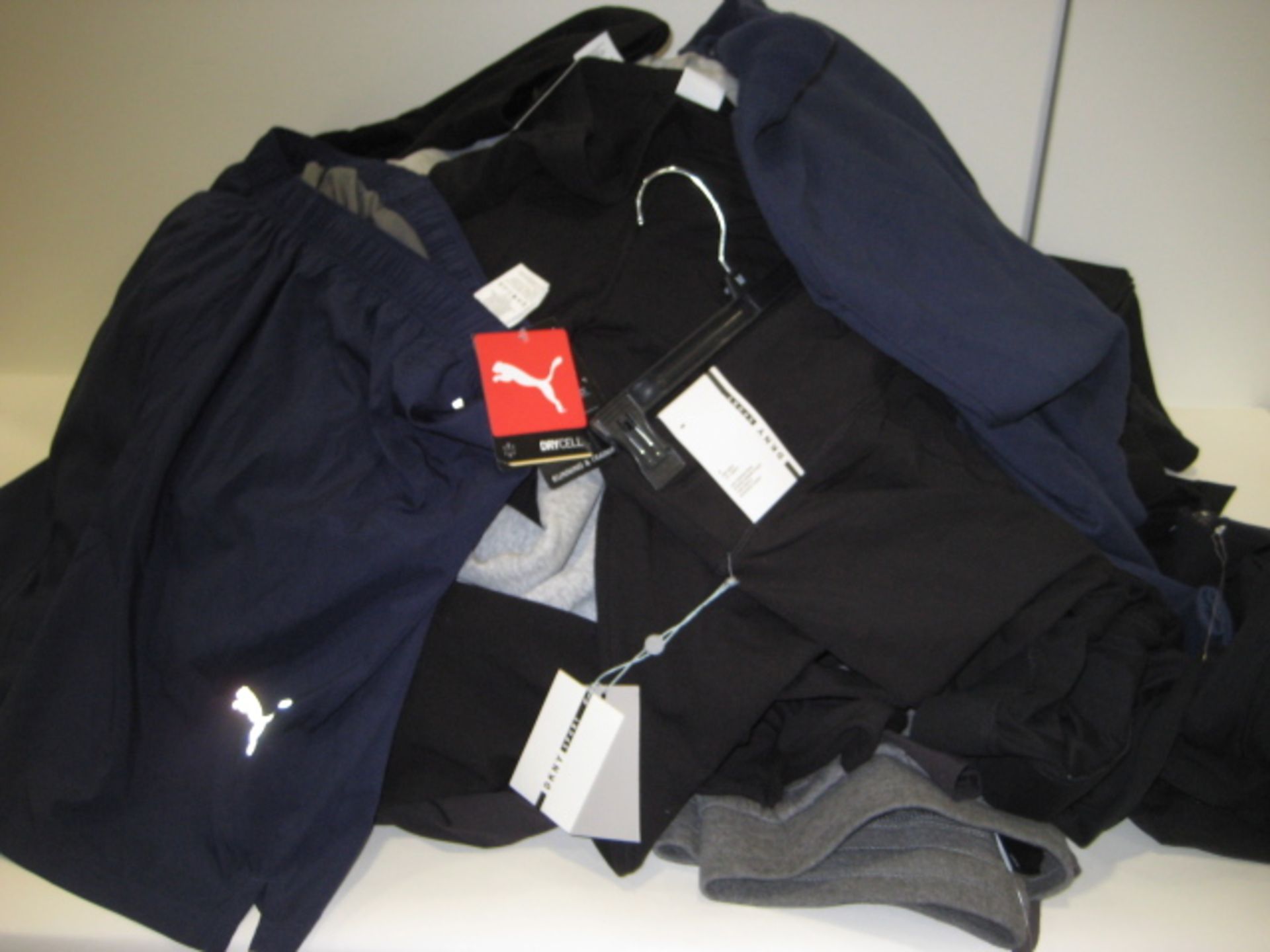 Large bag of ladies and gents sports wear incl. shorts, leggings, jogging bottoms, tops, etc. by