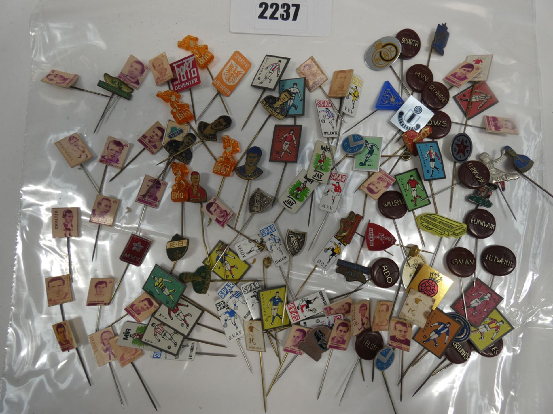 Consignment of mostly European football related lapel pin badges