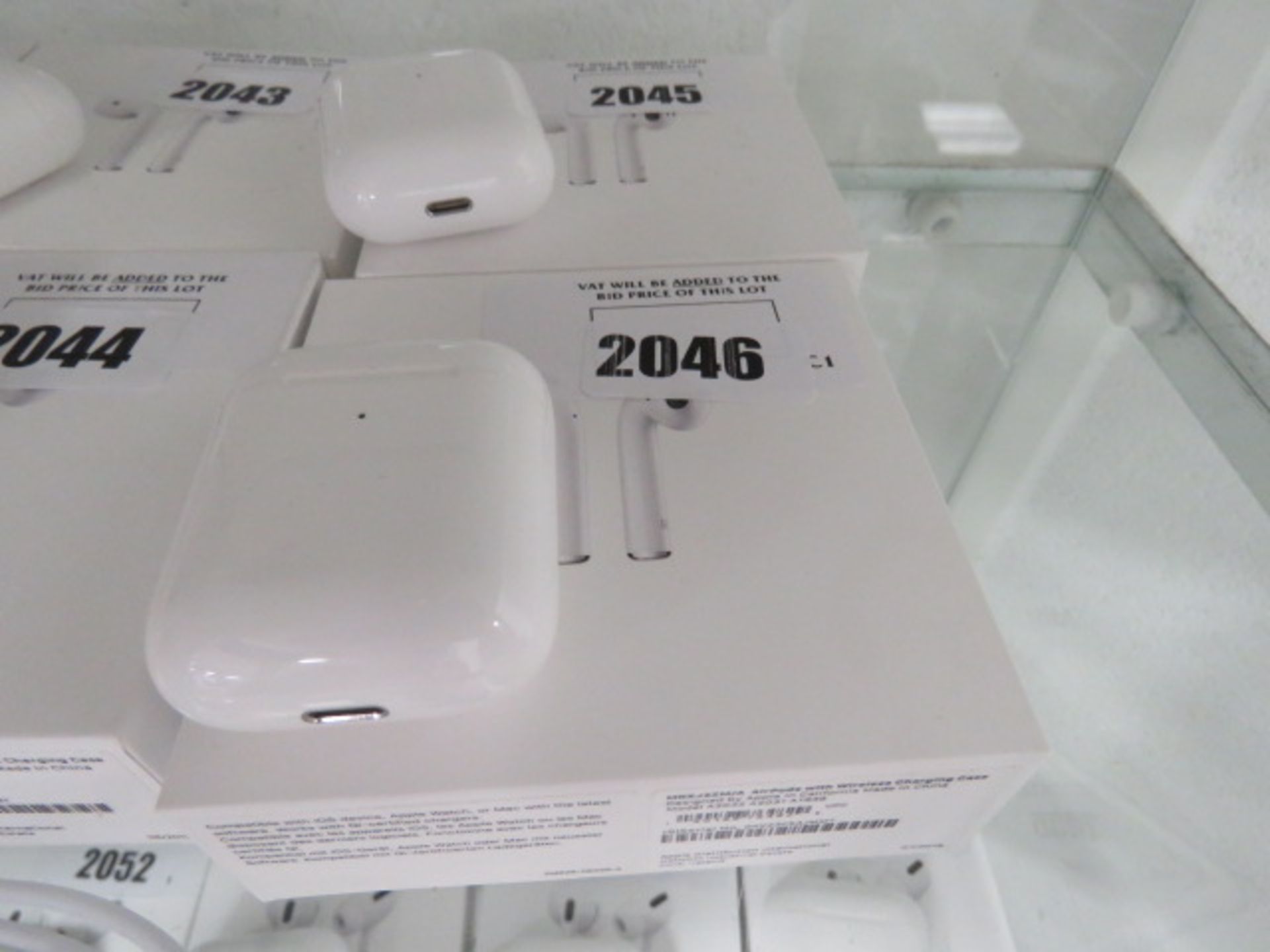 Apple Airpods 2nd gen with wireless charging case and box