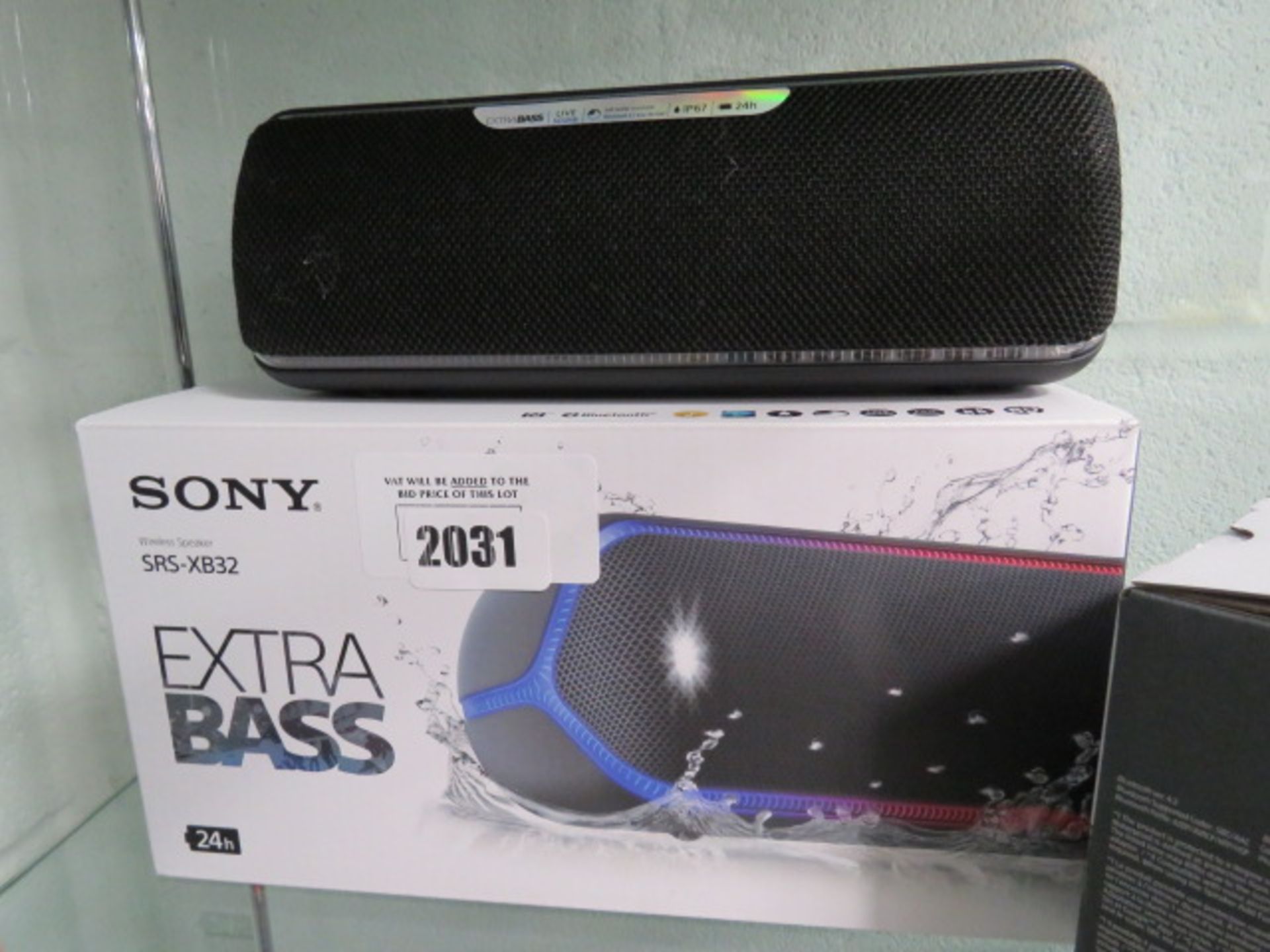 Sony SRS-XB32 bluetooth speaker with box