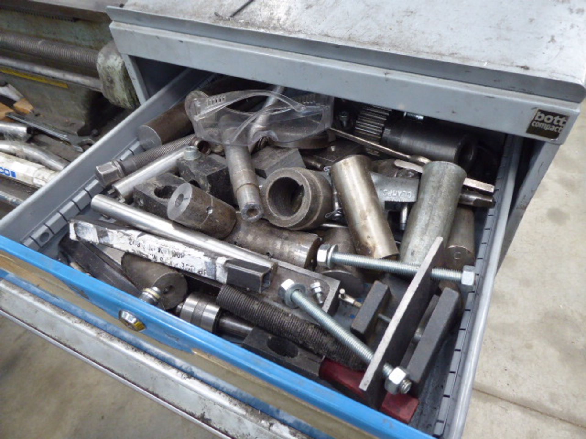 Colchester Master centre lathe with a grey and blue metal tool cabinet, two machine vices and a - Image 8 of 10