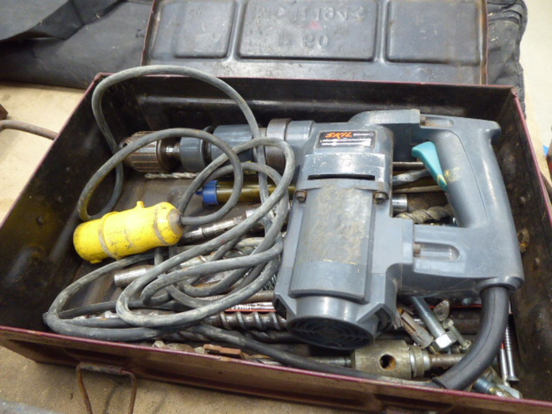 Simbi heavy duty breaker in ammo tin with points and chisels (AF) and Skill 20mm 110v drill in metal - Image 2 of 2