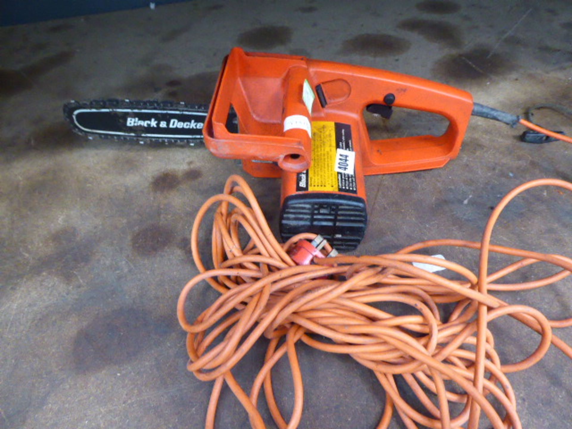 Black & Decker electric chainsaw