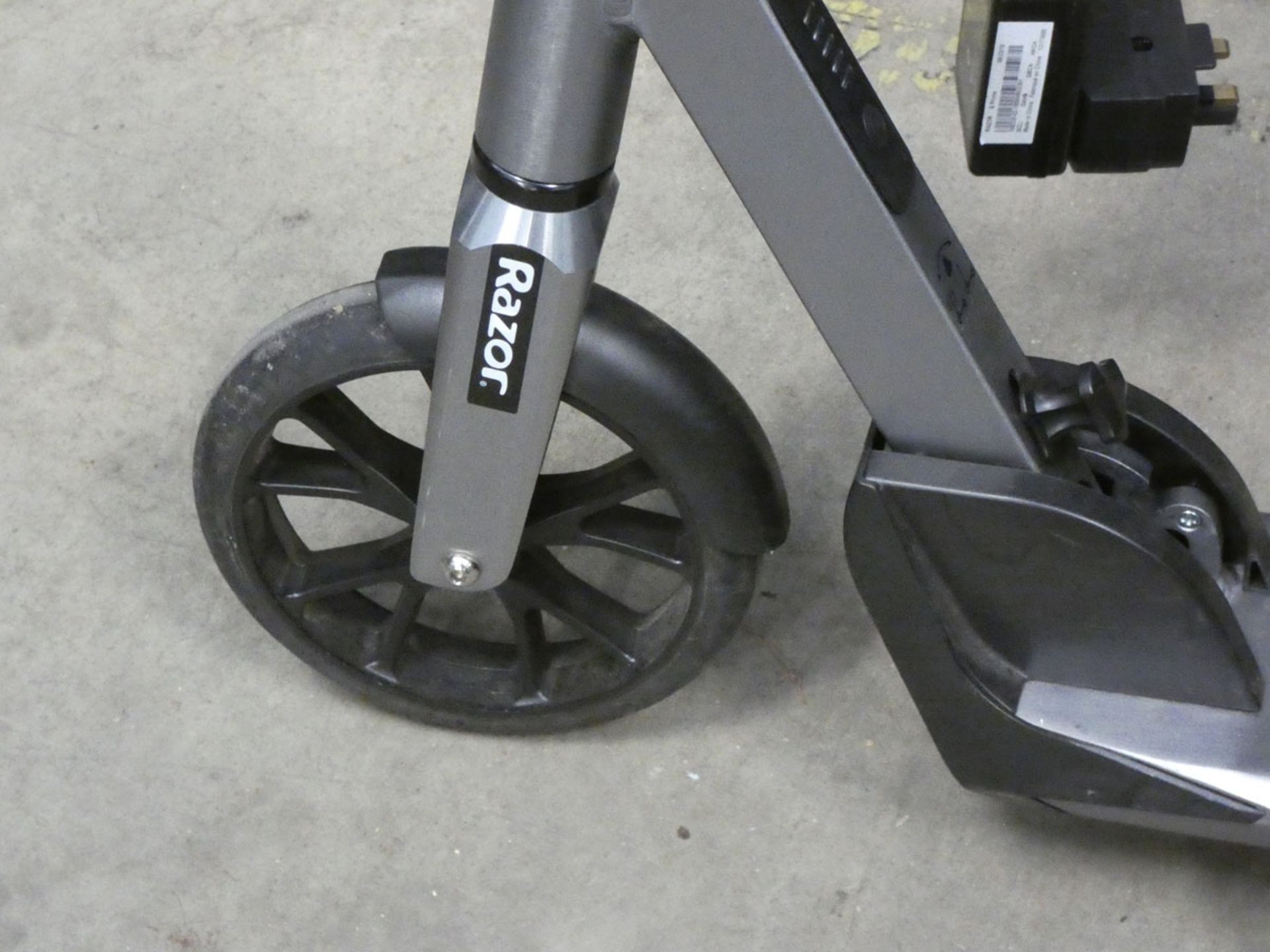 Razor electric scooter with charger - Image 3 of 4