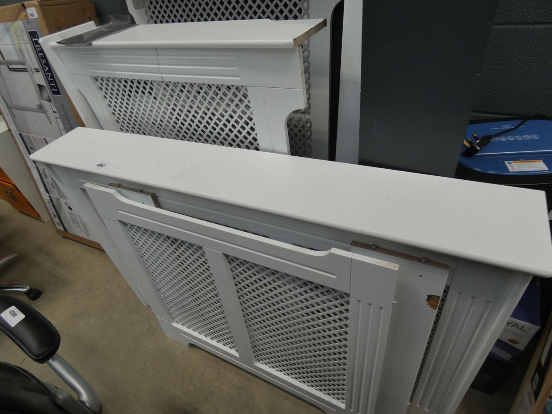 Quantity of radiator covers and parts