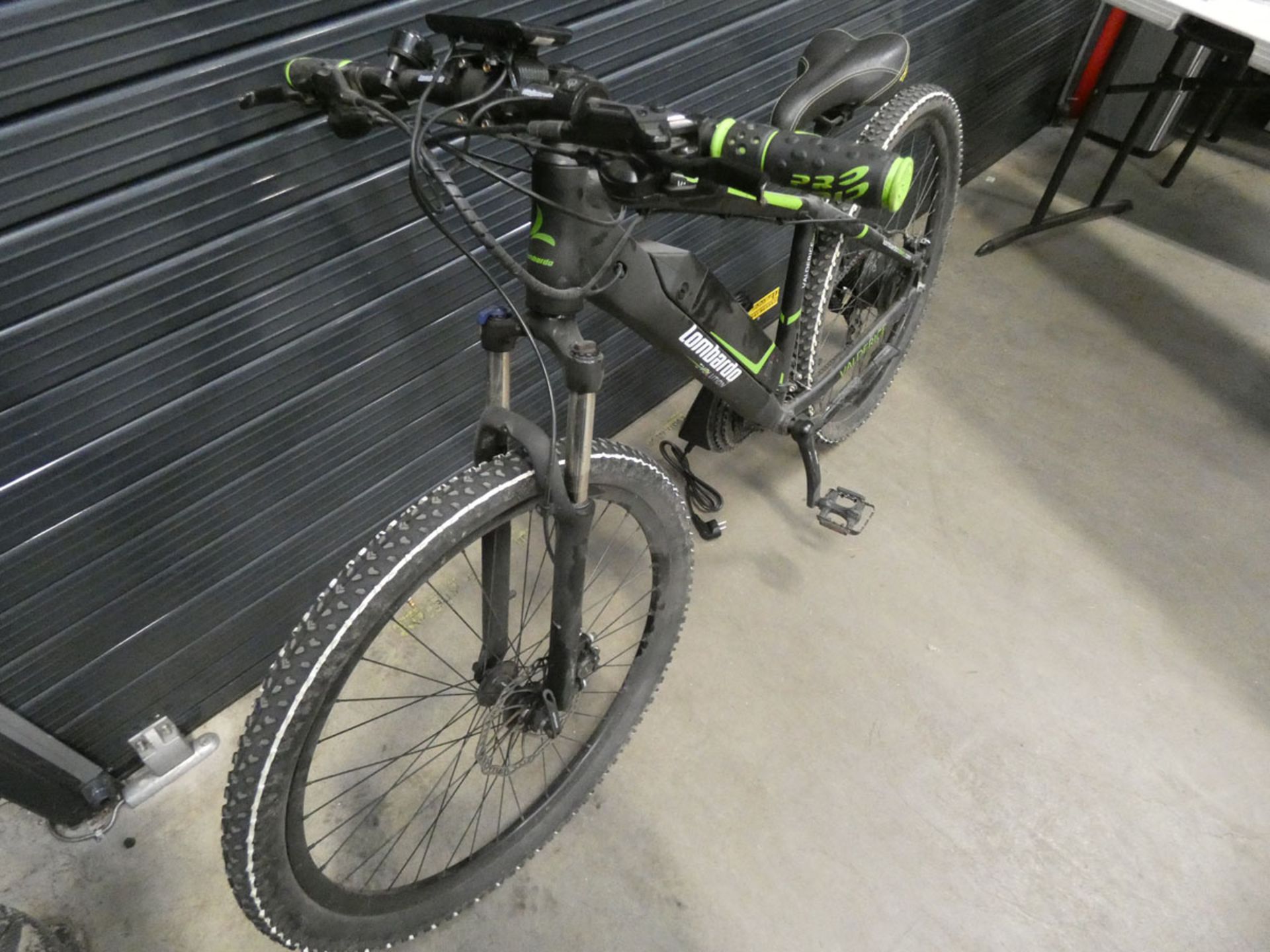 Lombardo Evolution green and black gents electric mountain bike with battery and charger - Image 3 of 5