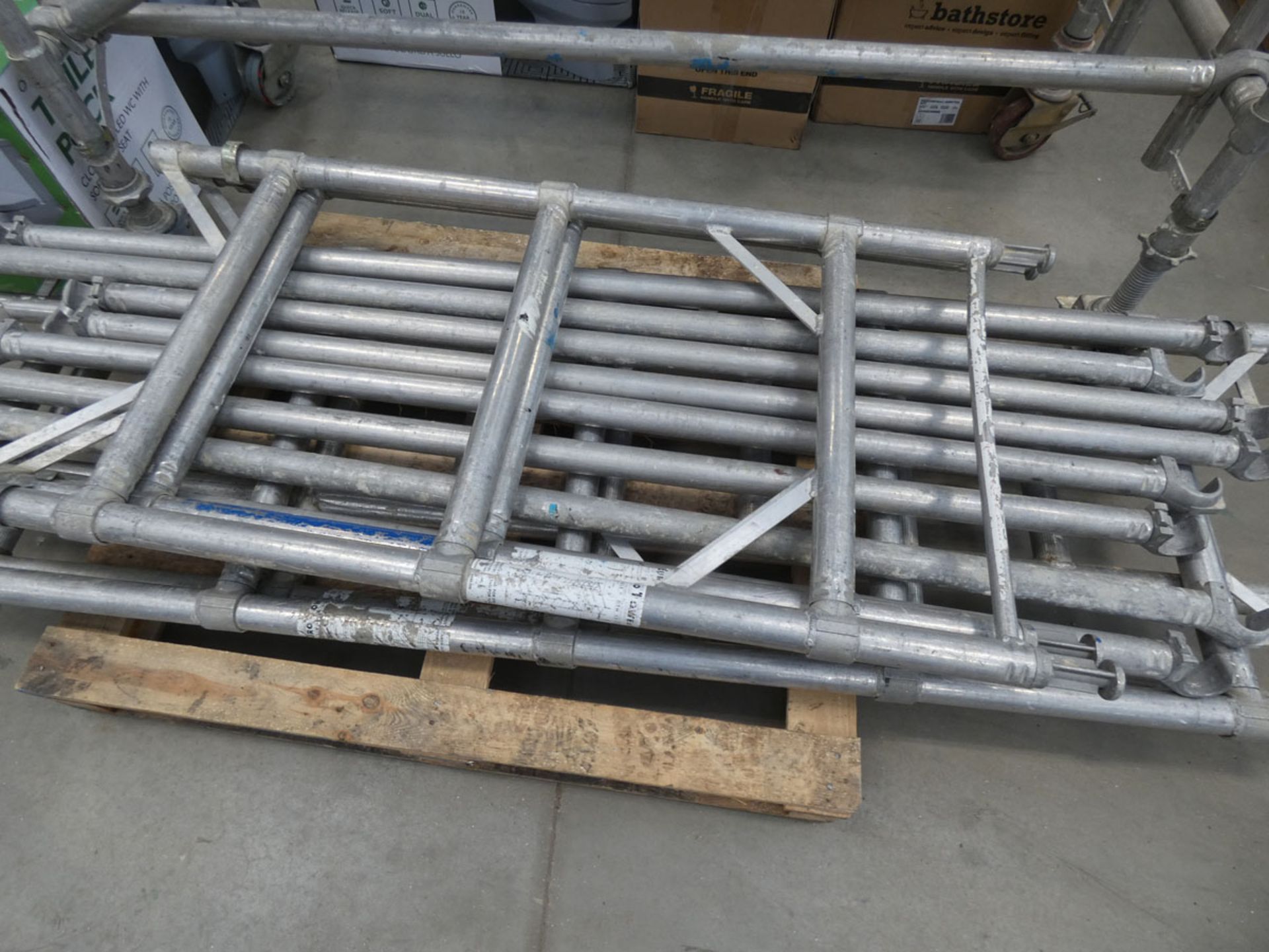 SlimLine aluminium scaffold tower Condition report: This item is in fairly good condtion - Image 2 of 4