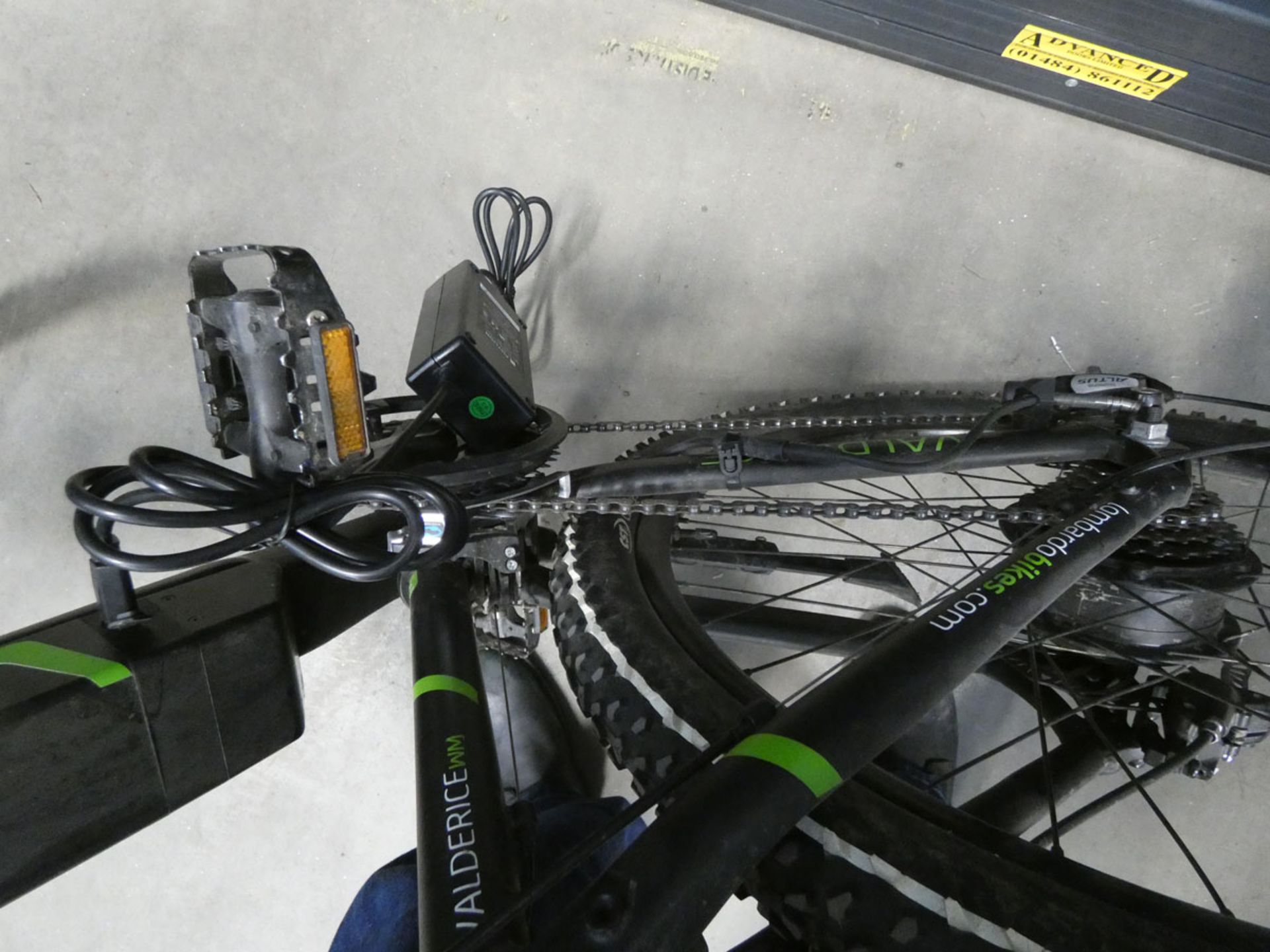 Lombardo Evolution green and black gents electric mountain bike with battery and charger - Image 5 of 5