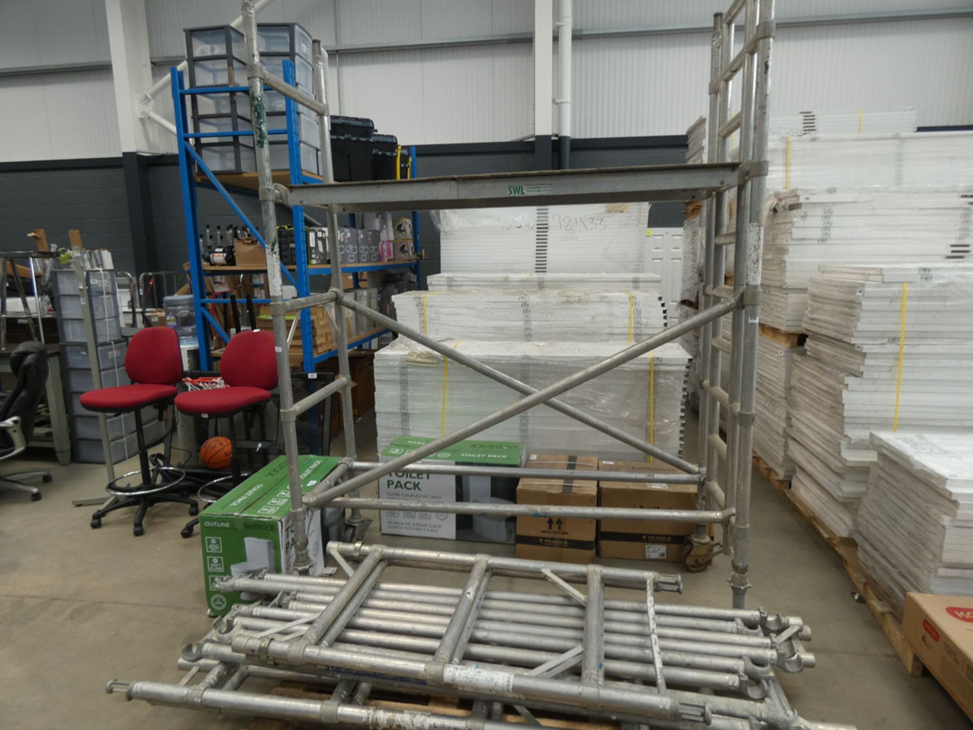 SlimLine aluminium scaffold tower Condition report: This item is in fairly good condtion