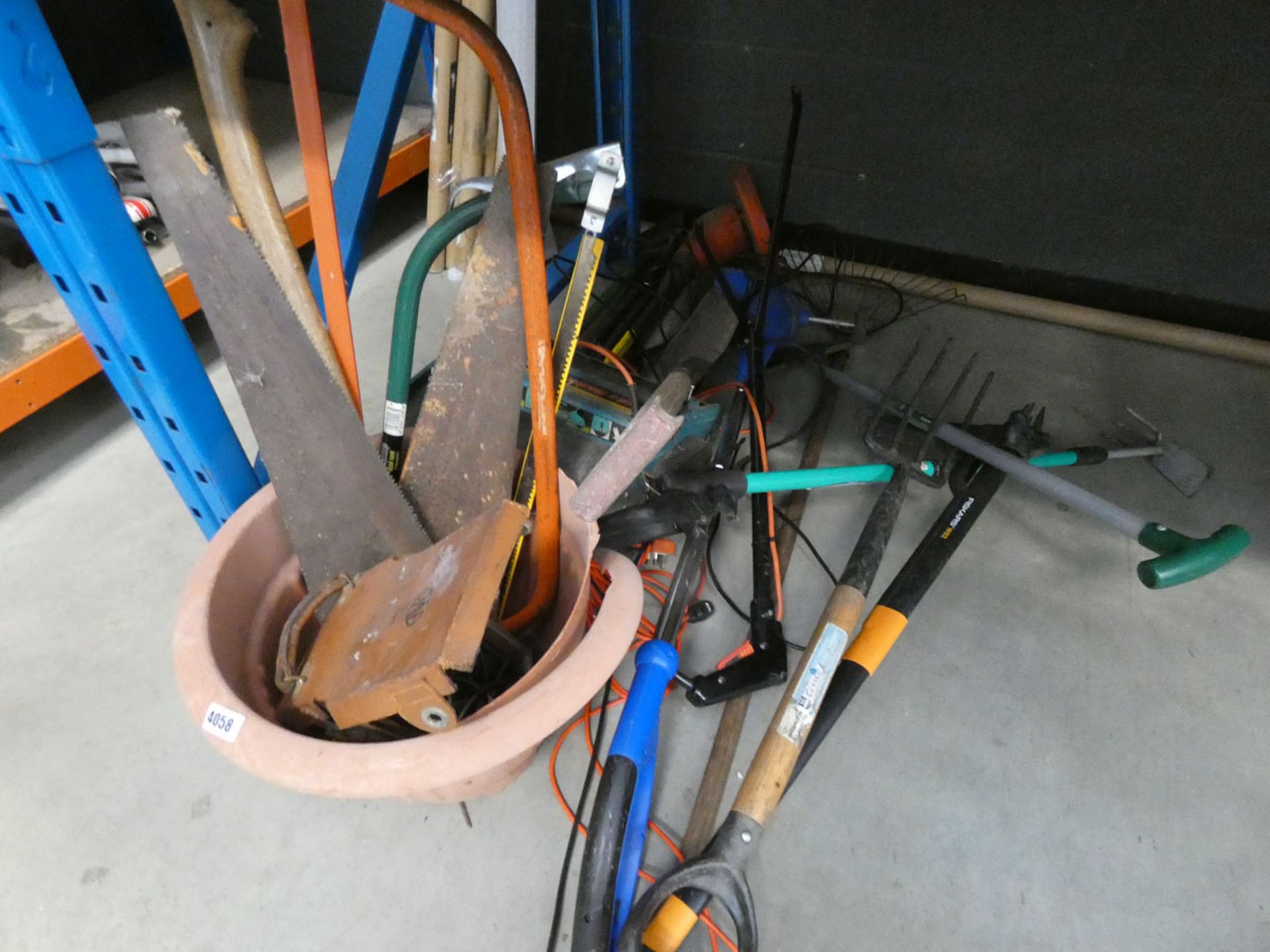 Small quantity of garden tools and saws