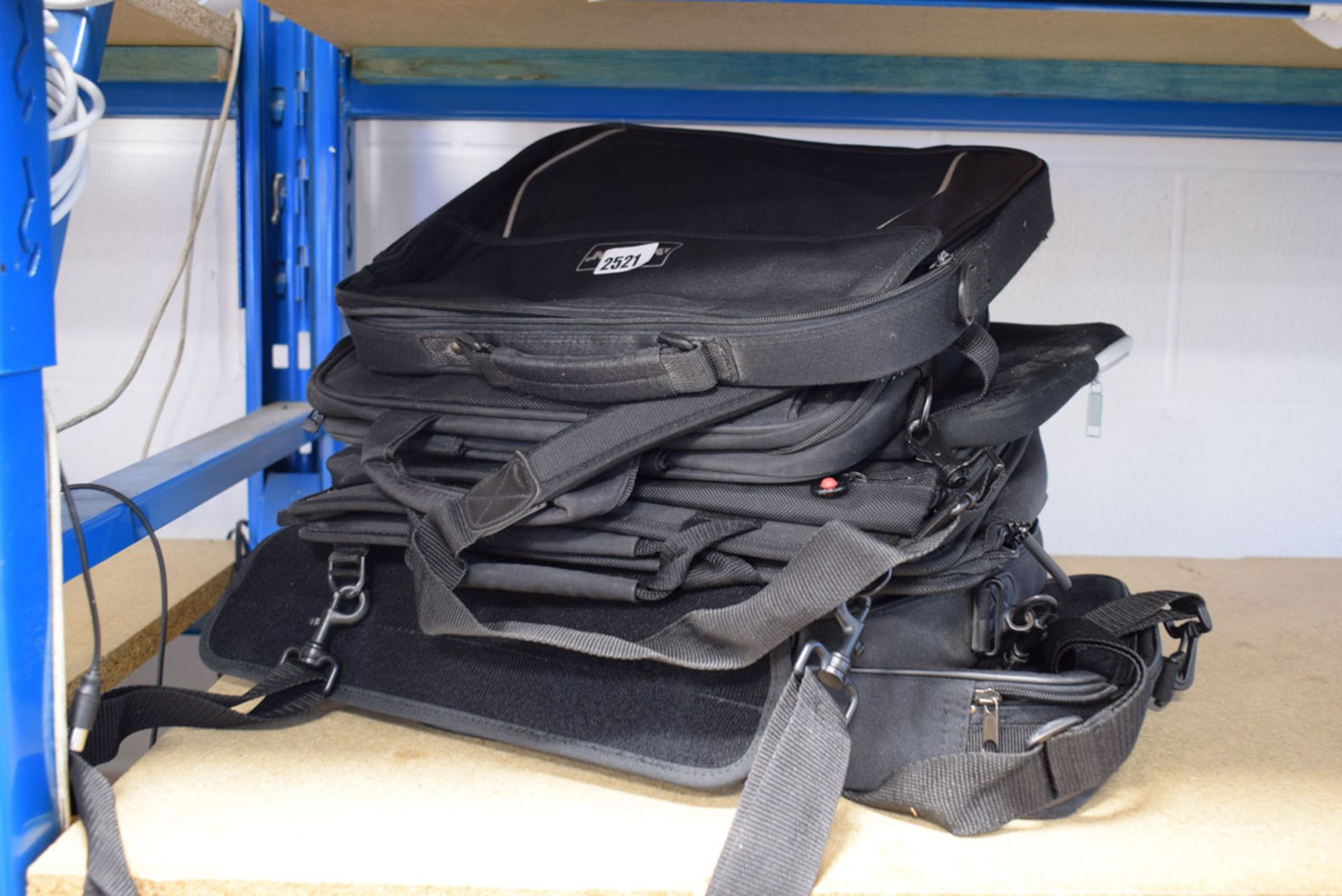 Quantity of used laptop bags