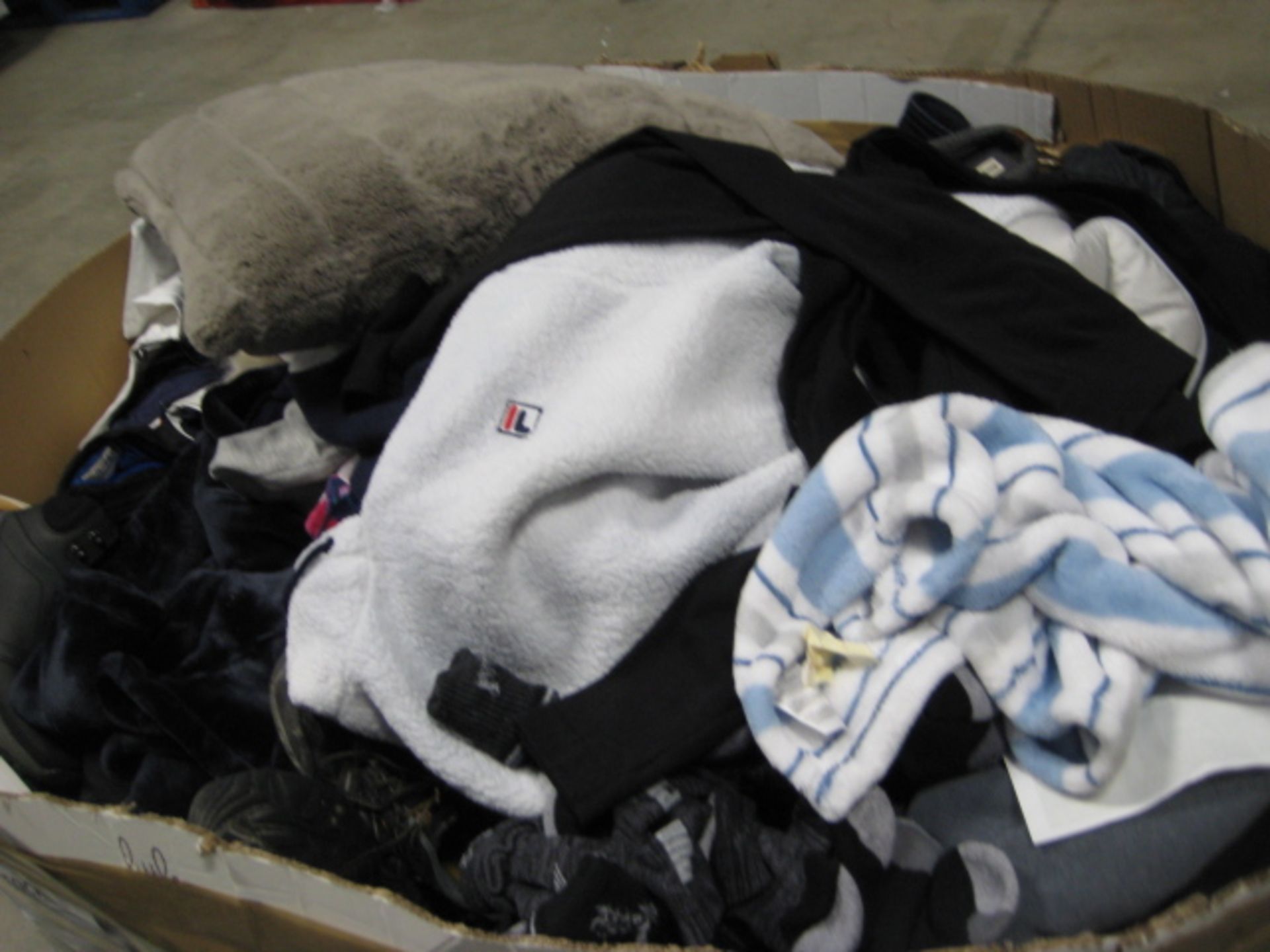 Pallet of used second hand clothing, linen, both odd and used shoes, etc.