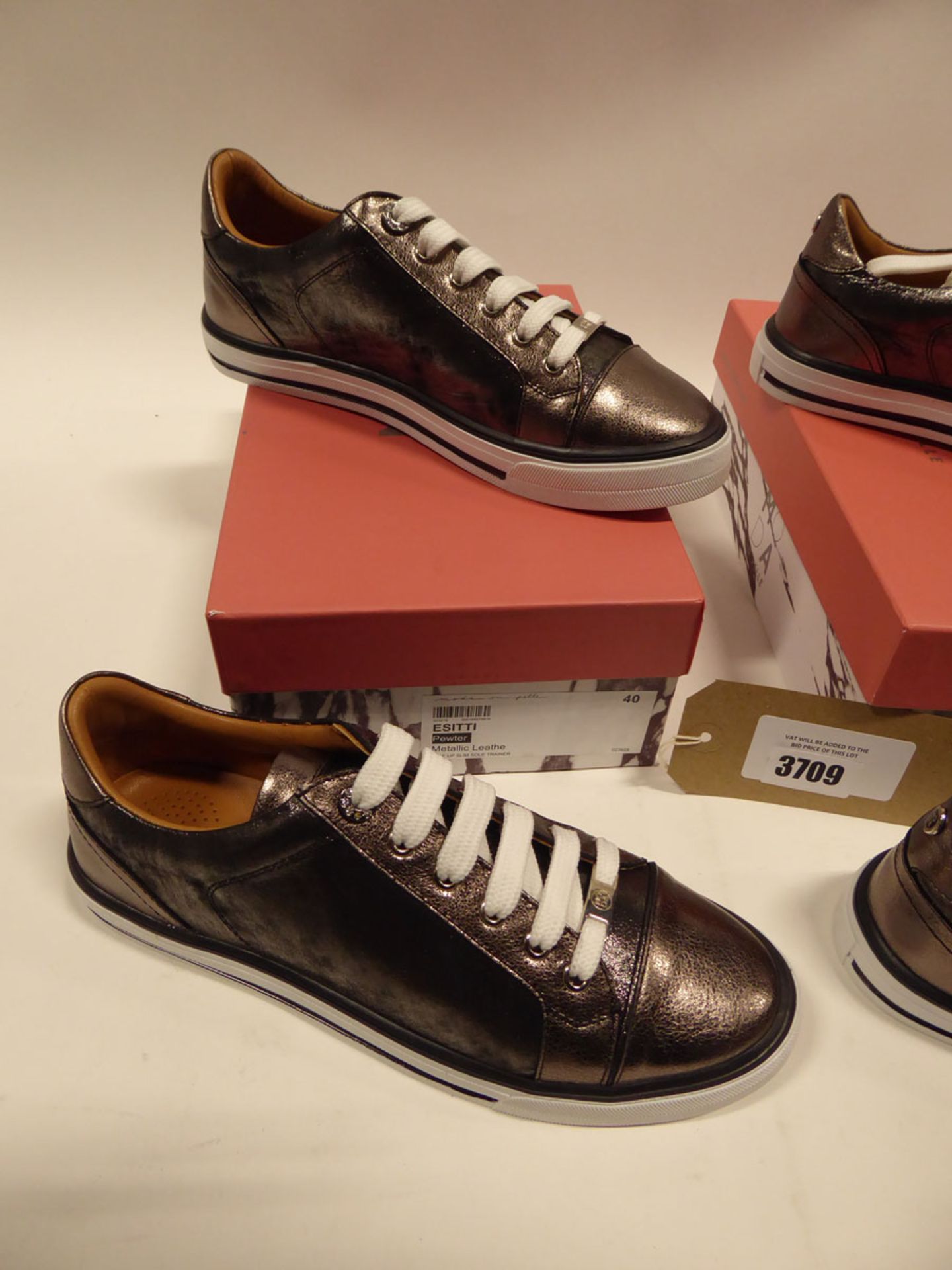 2 pairs of Moda in Pelle Esitti leather trainers sizes EI 40 and 37 - Image 2 of 3