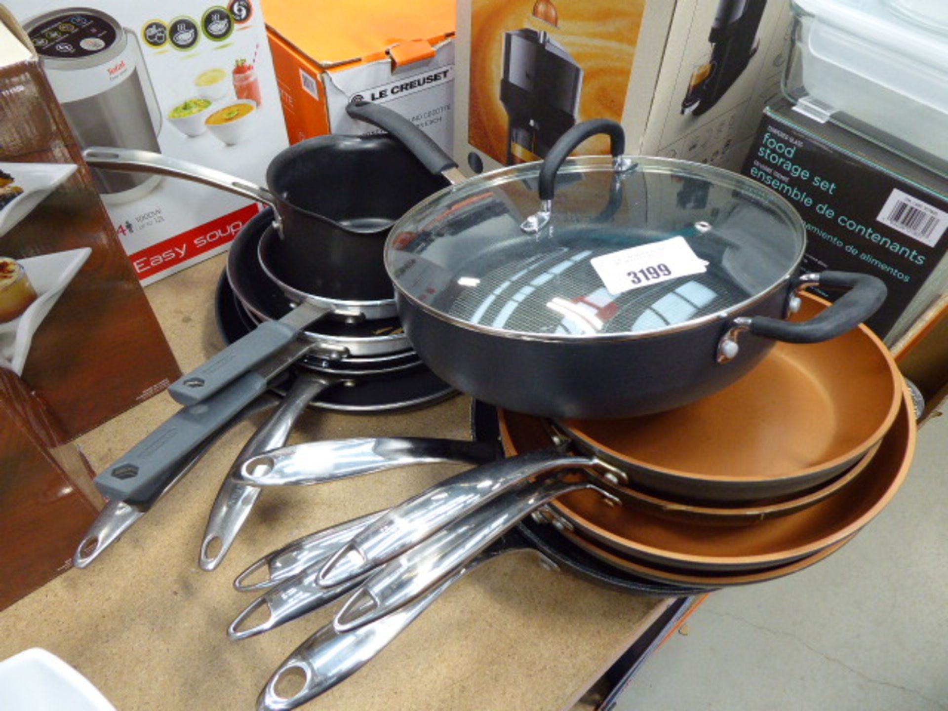 Quantity of mixed used pans