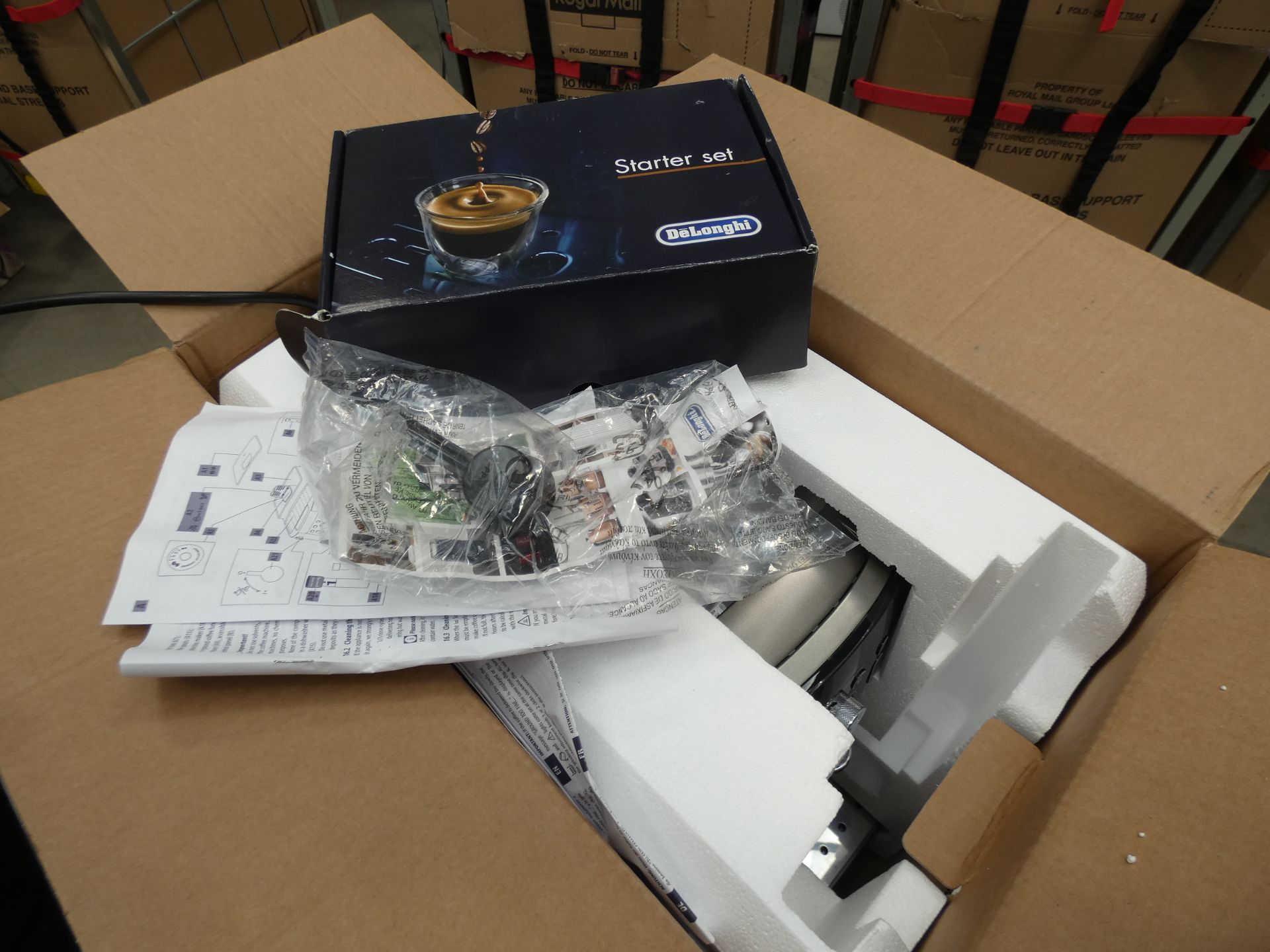 (TN214) Boxed De'Longhi Magnifica smart coffee machine - Image 3 of 4