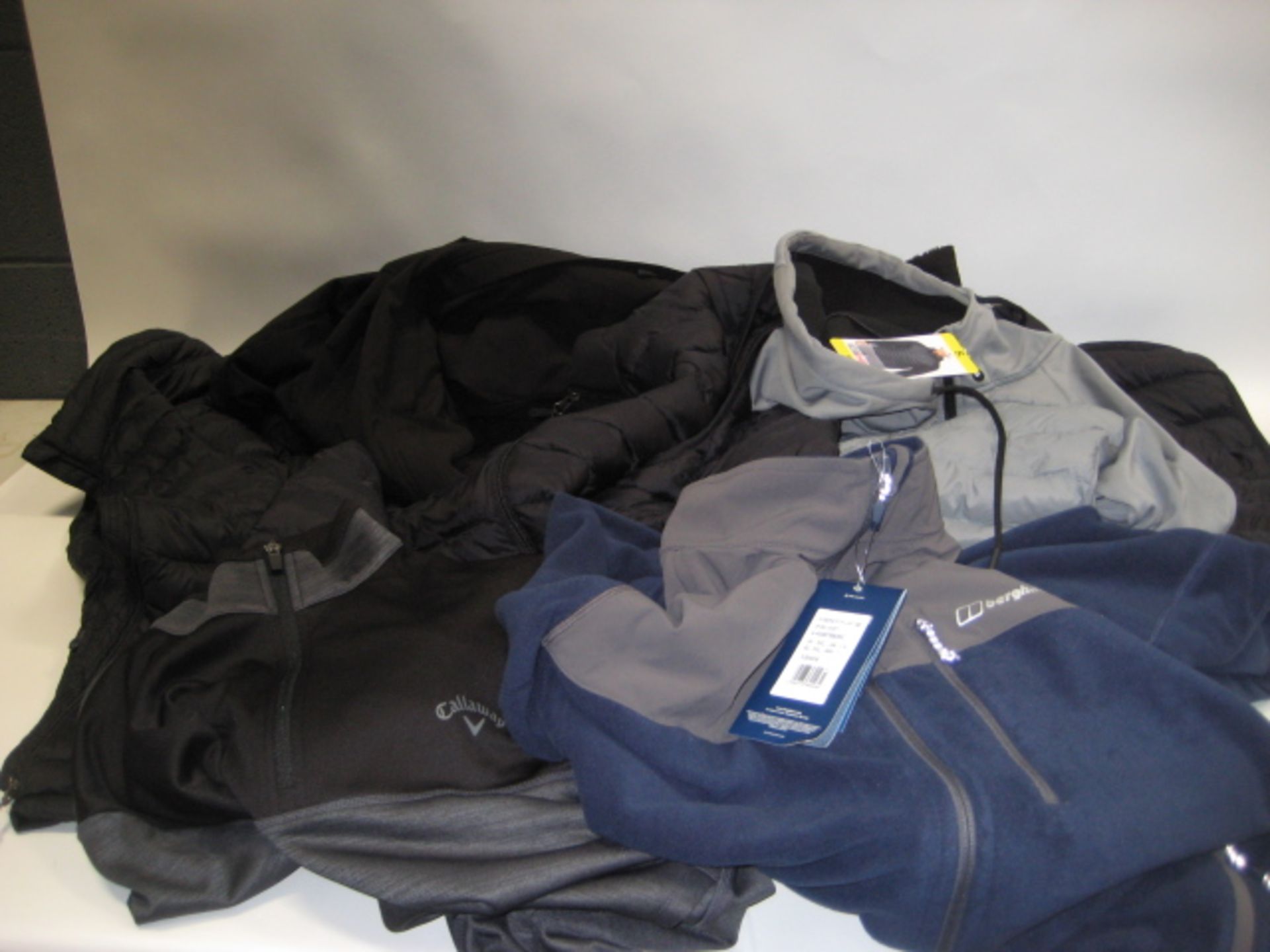 7 gilets and coats in black, grey and blue by Callaway, Berghaus, 32 Degree Heat, etc. (some tagged)