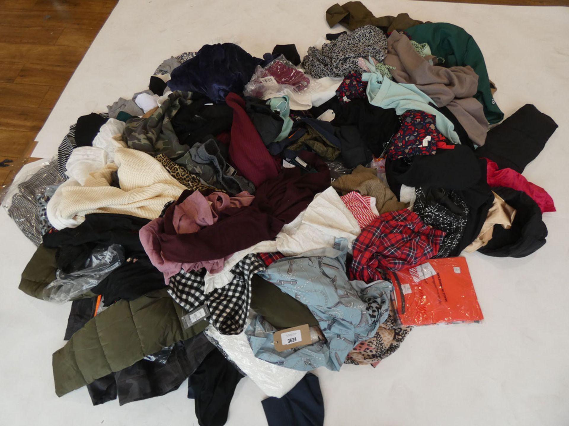 Half a stillage of ladies and men's clothing - Image 3 of 3