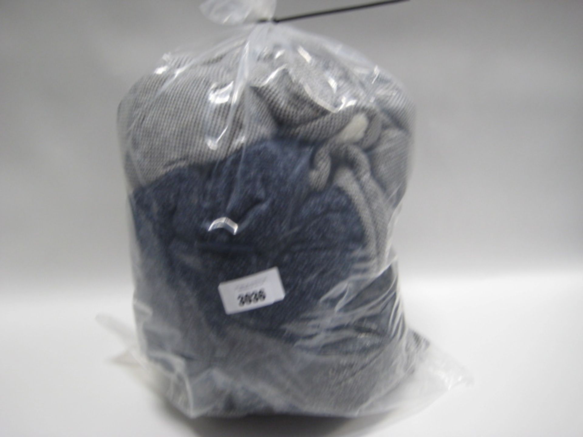 Bag containing 8 Orvis knitted zipped gents tops in blue and grey finish, most have pulls to the - Image 5 of 5