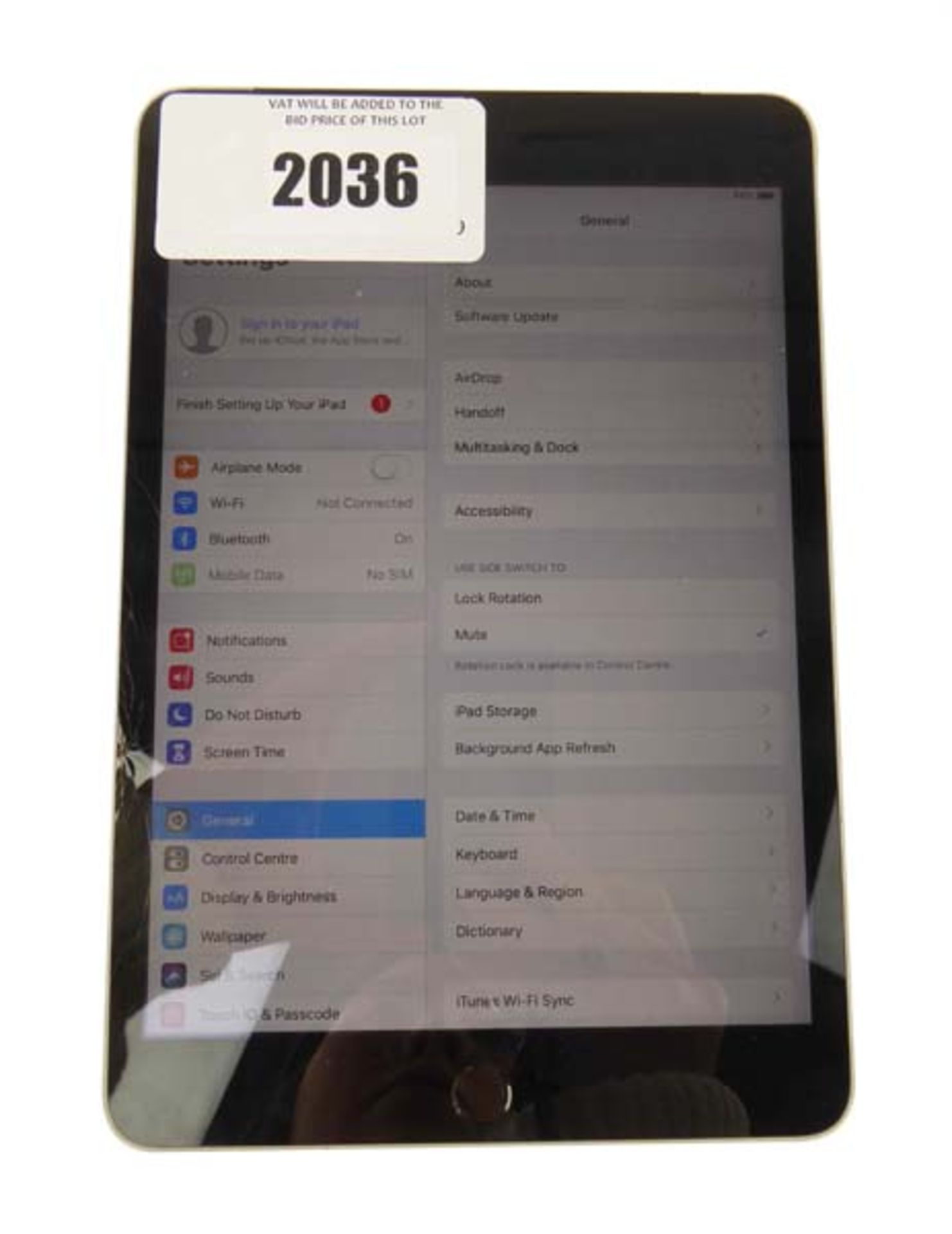 iPad Mini 3 16GB Space Grey tablet (a/f cracked - A1600)